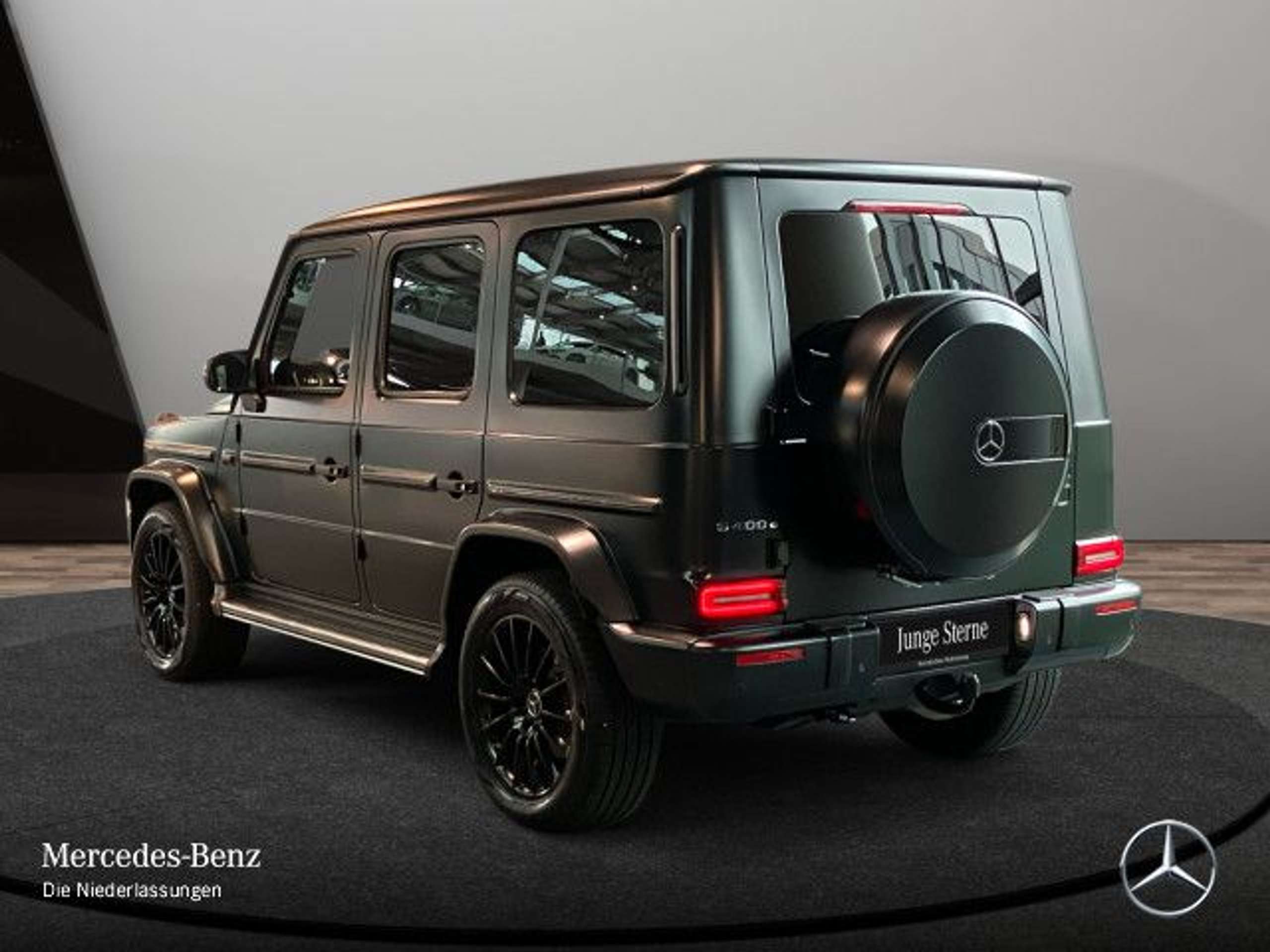 Mercedes-Benz - G 400