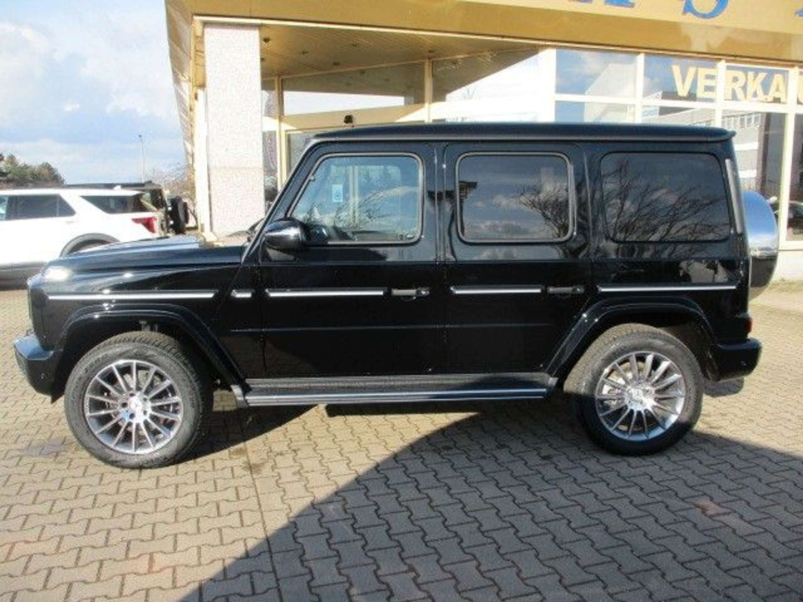 Mercedes-Benz - G 400