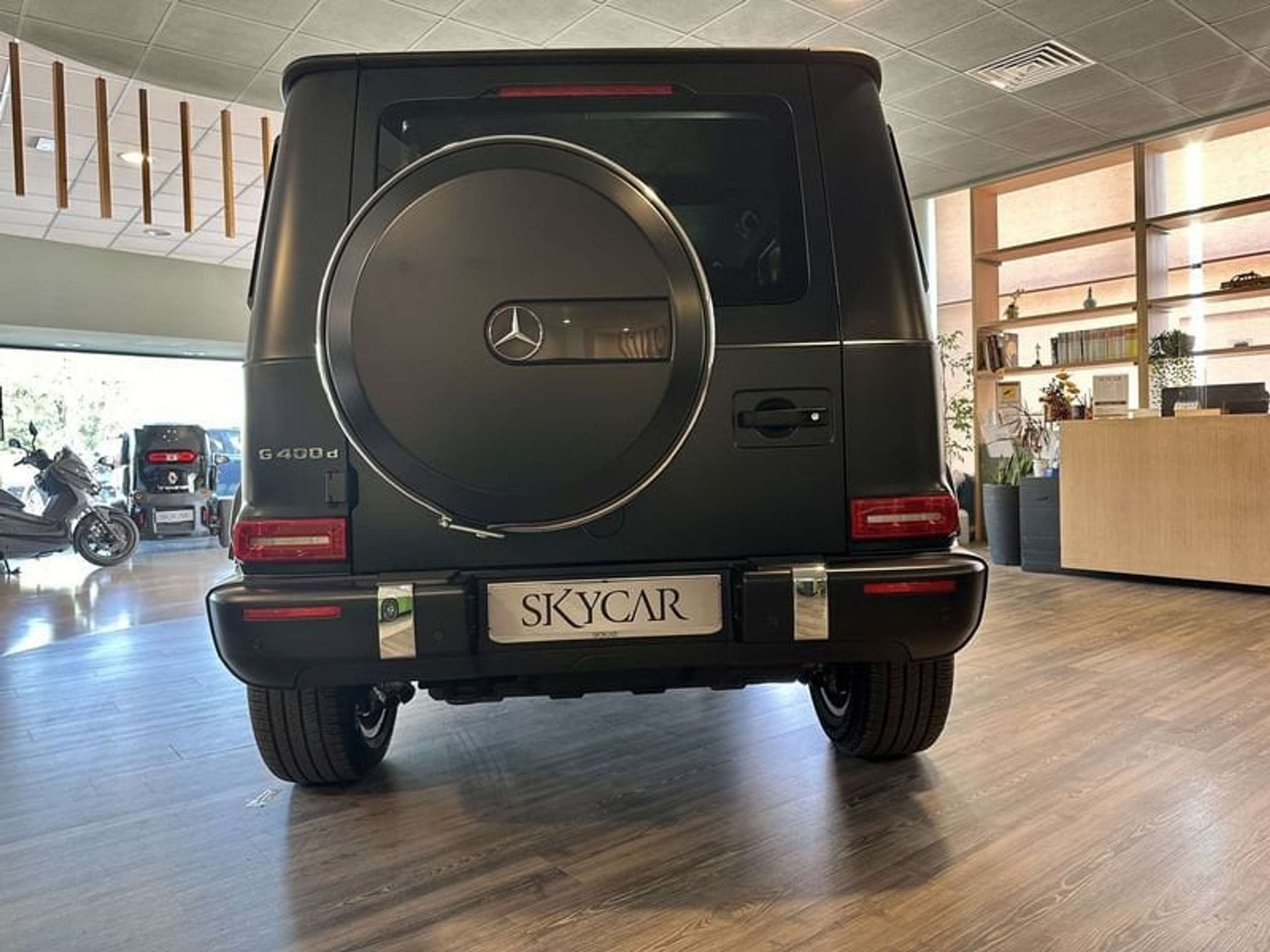 Mercedes-Benz - G 400