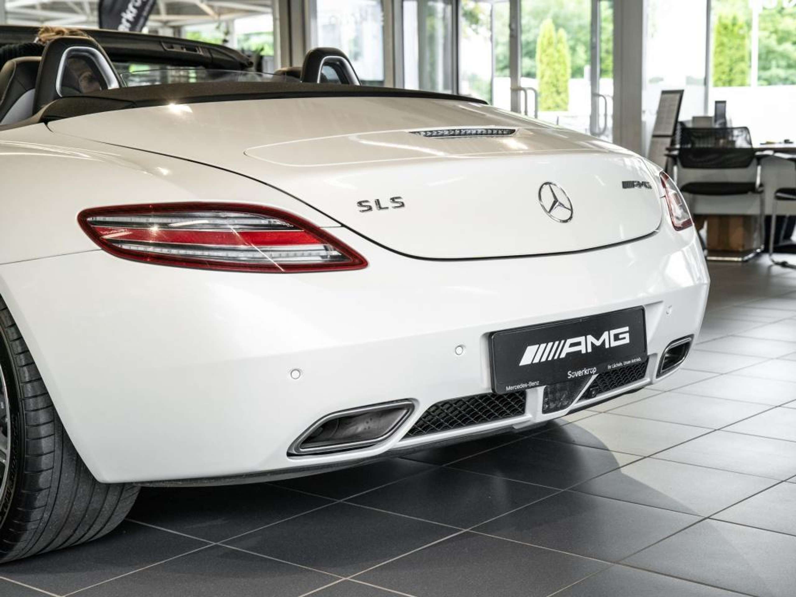 Mercedes-Benz - SLS