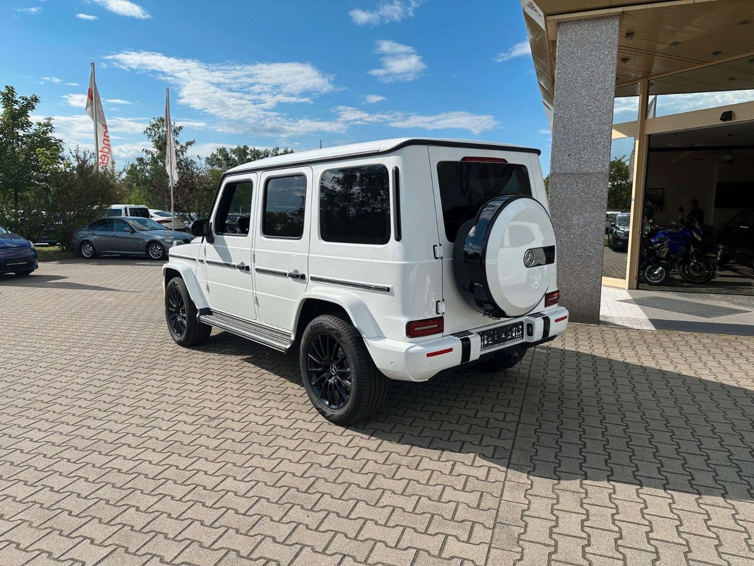 Mercedes-Benz - G 400