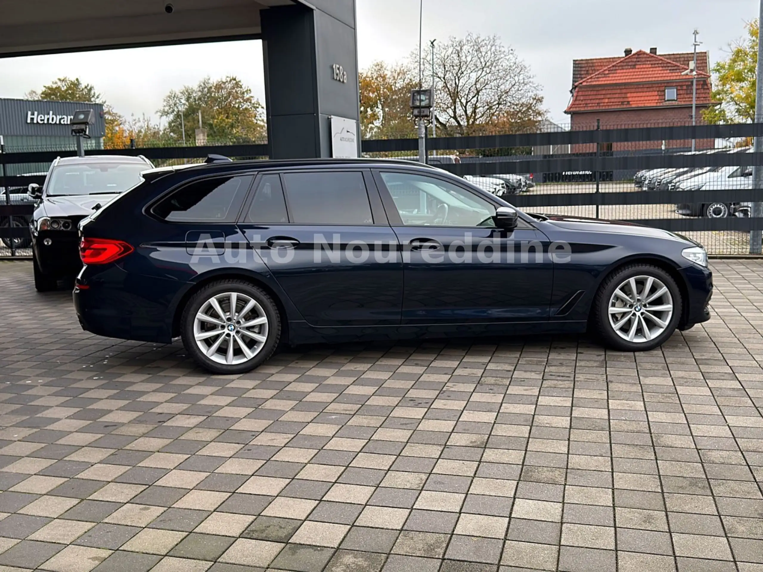 BMW - 525