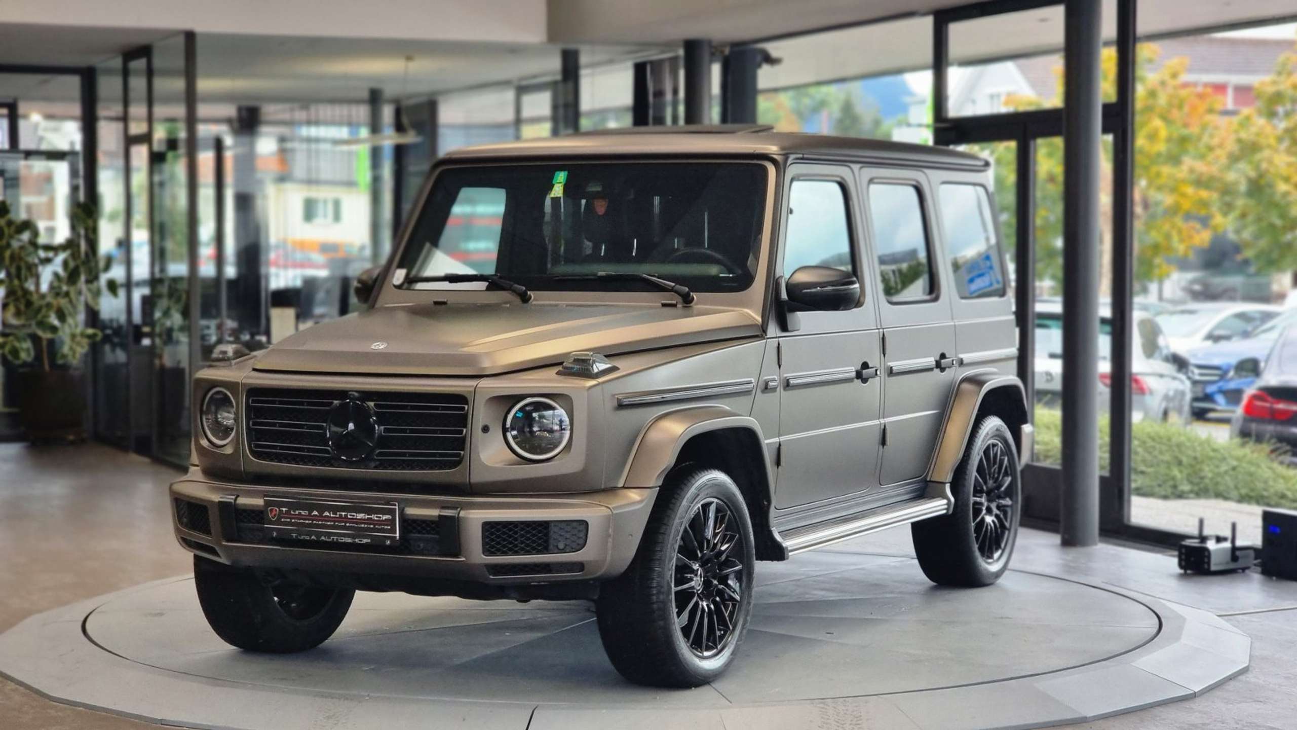 Mercedes-Benz - G 400