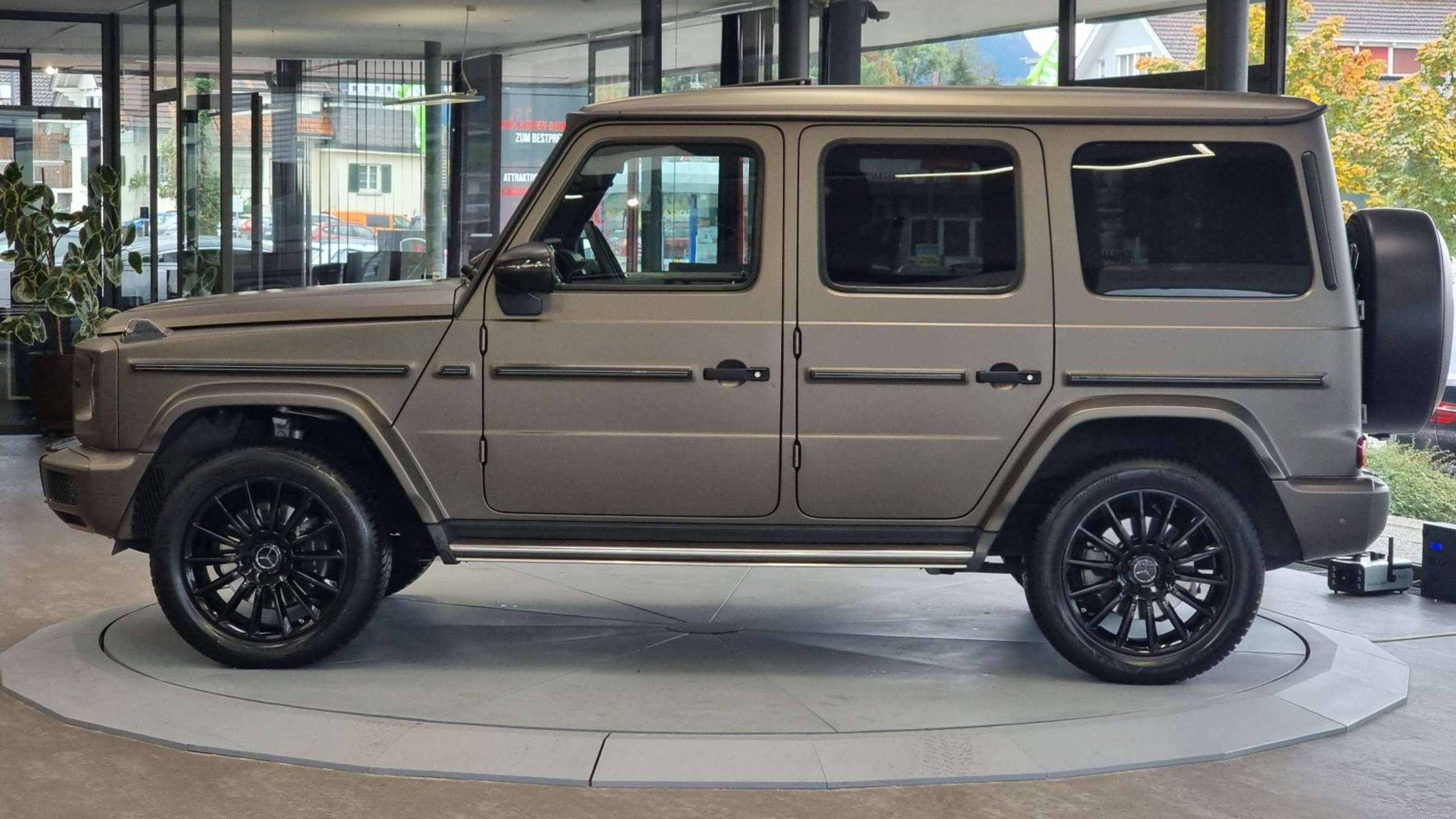 Mercedes-Benz - G 400