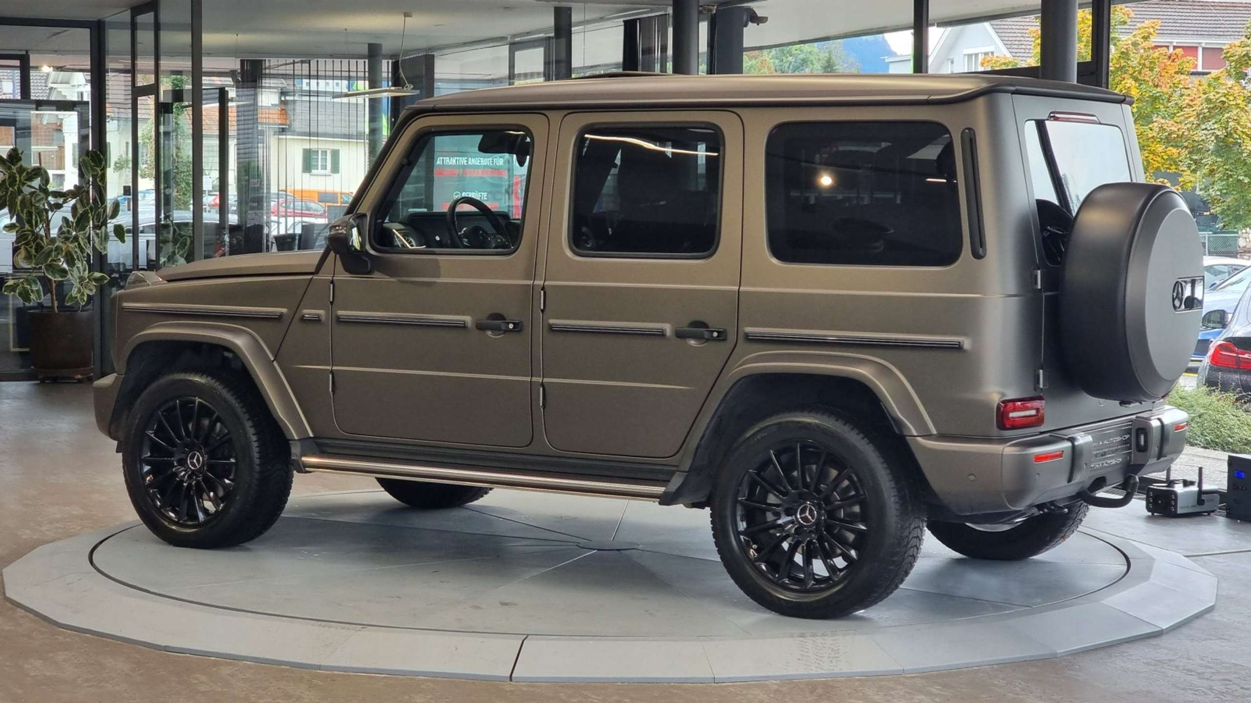 Mercedes-Benz - G 400