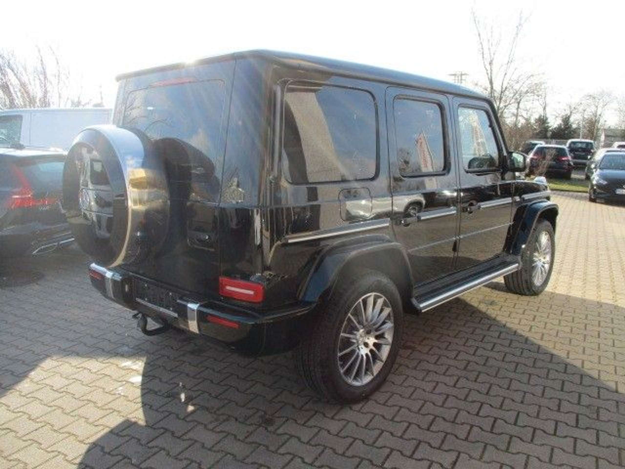 Mercedes-Benz - G 400