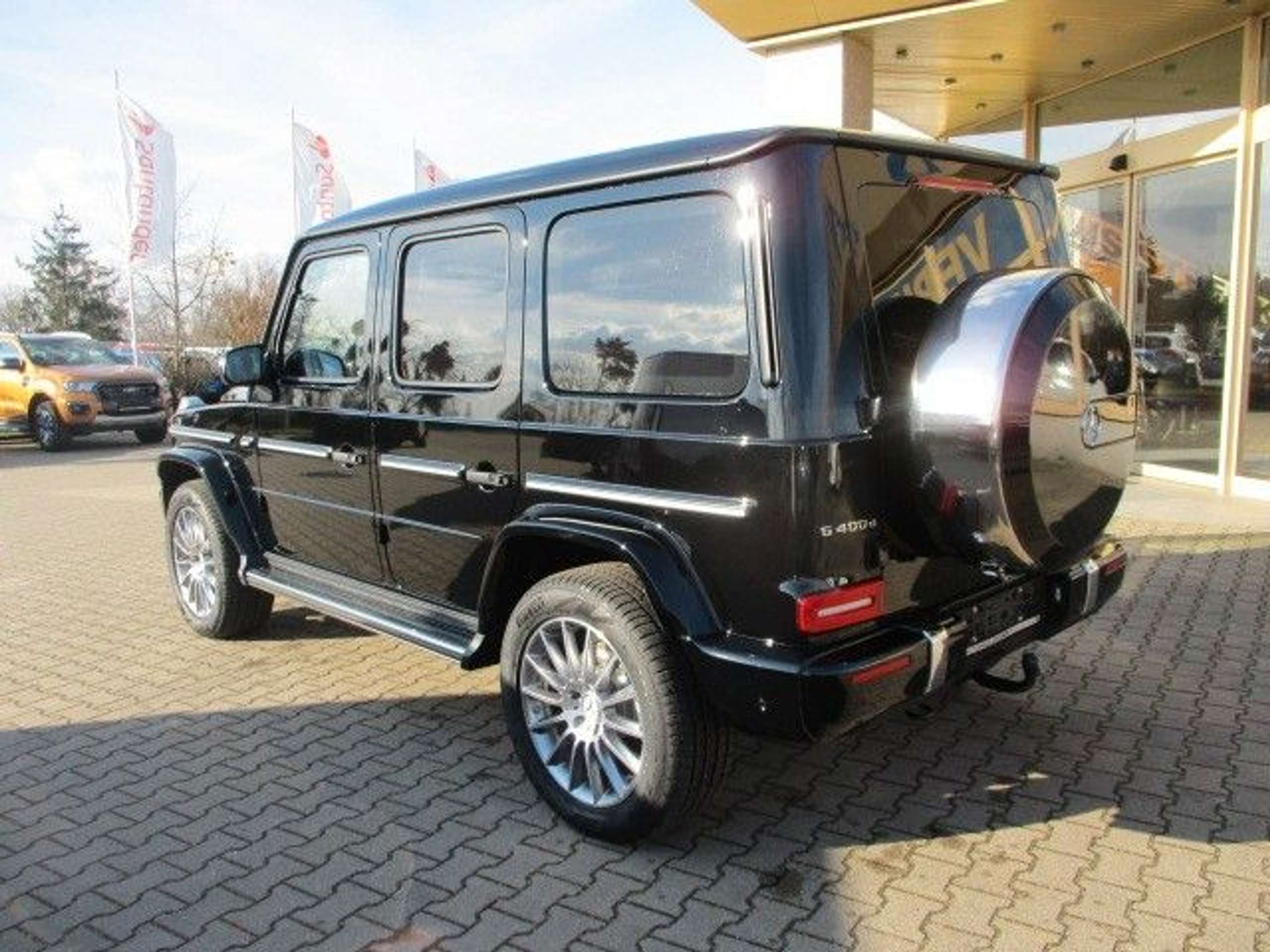 Mercedes-Benz - G 400