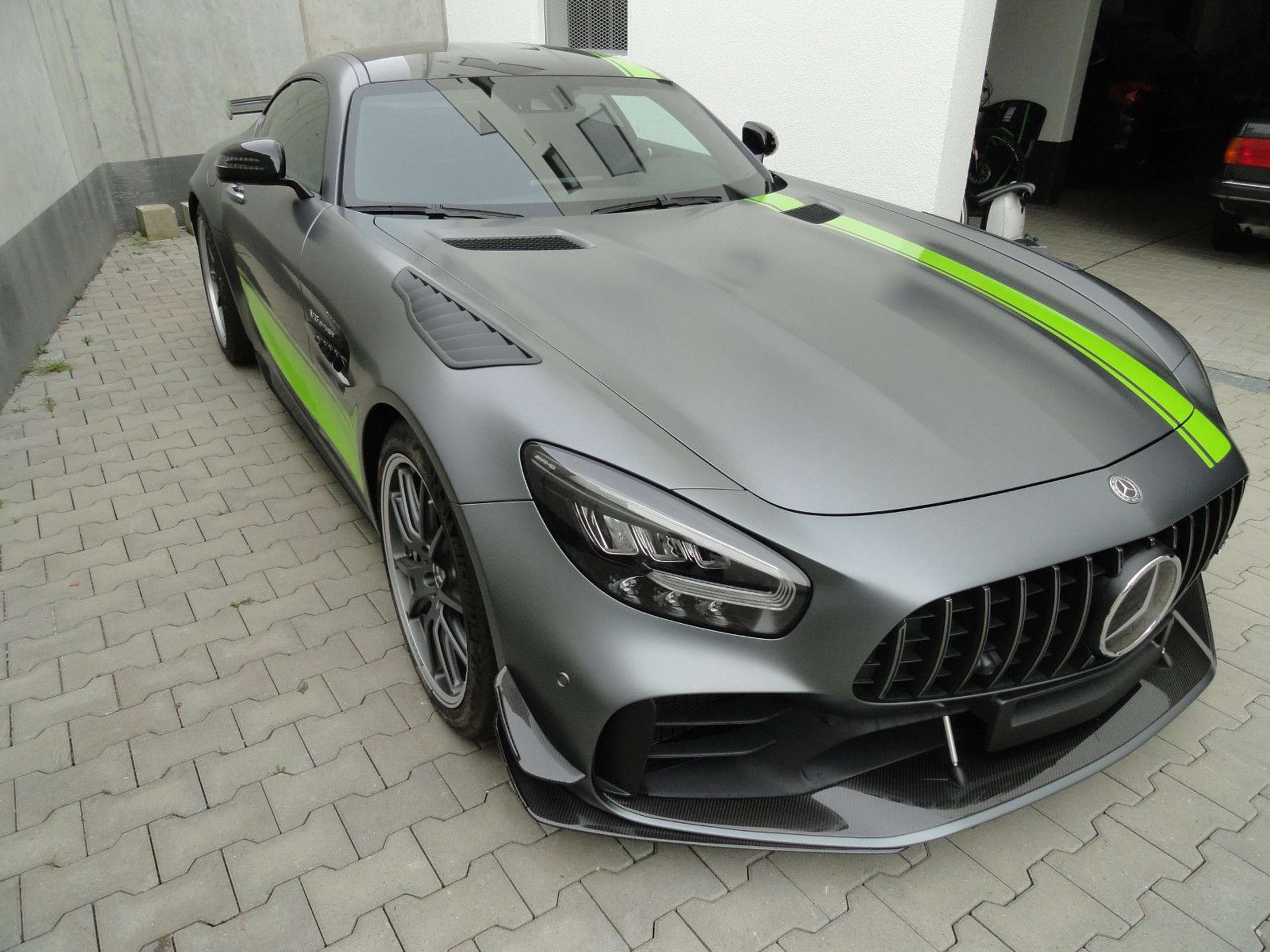 Mercedes-Benz - AMG GT