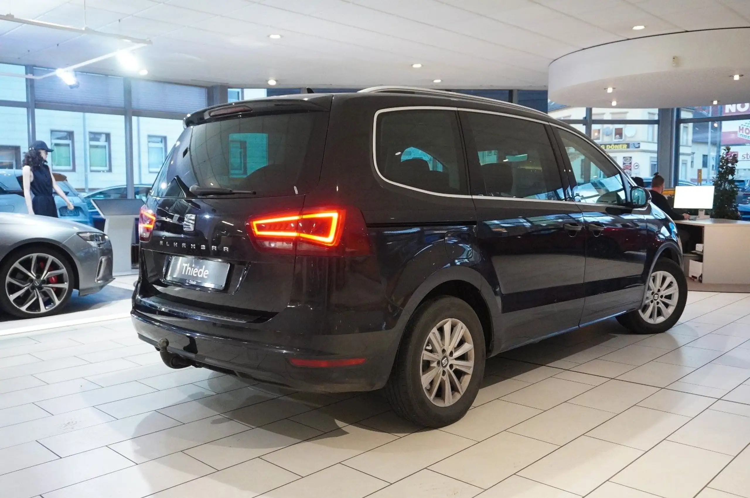 SEAT - Alhambra