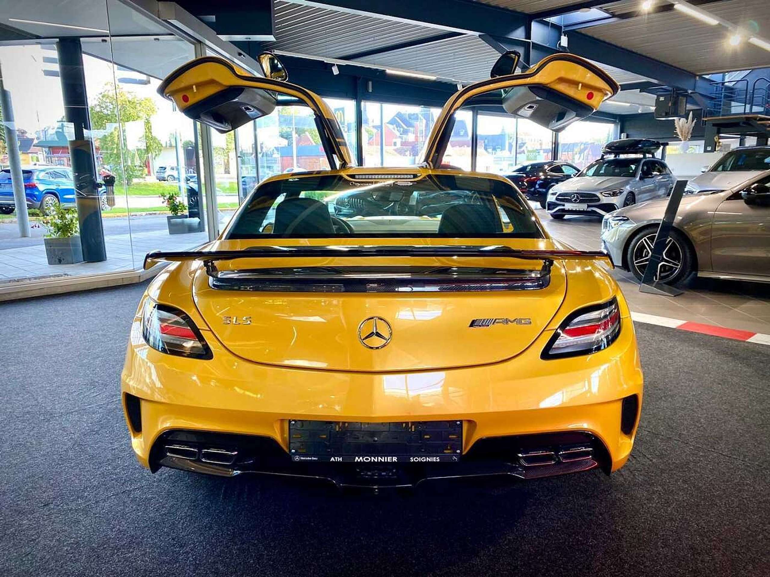 Mercedes-Benz - SLS