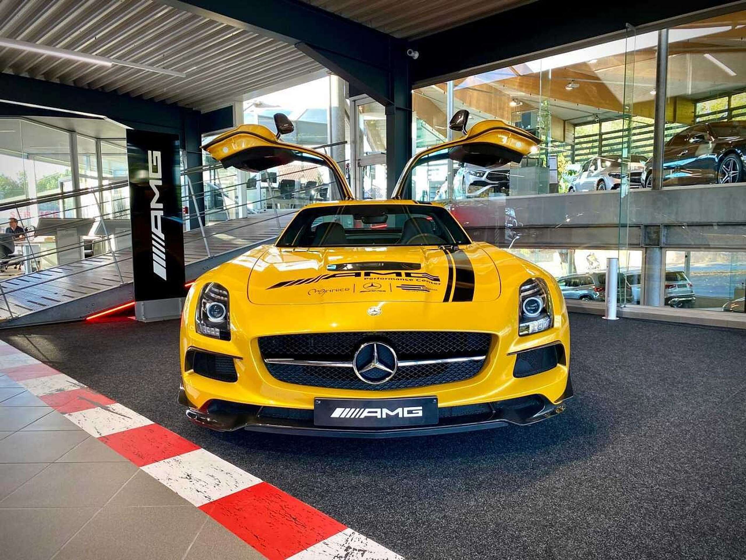 Mercedes-Benz - SLS