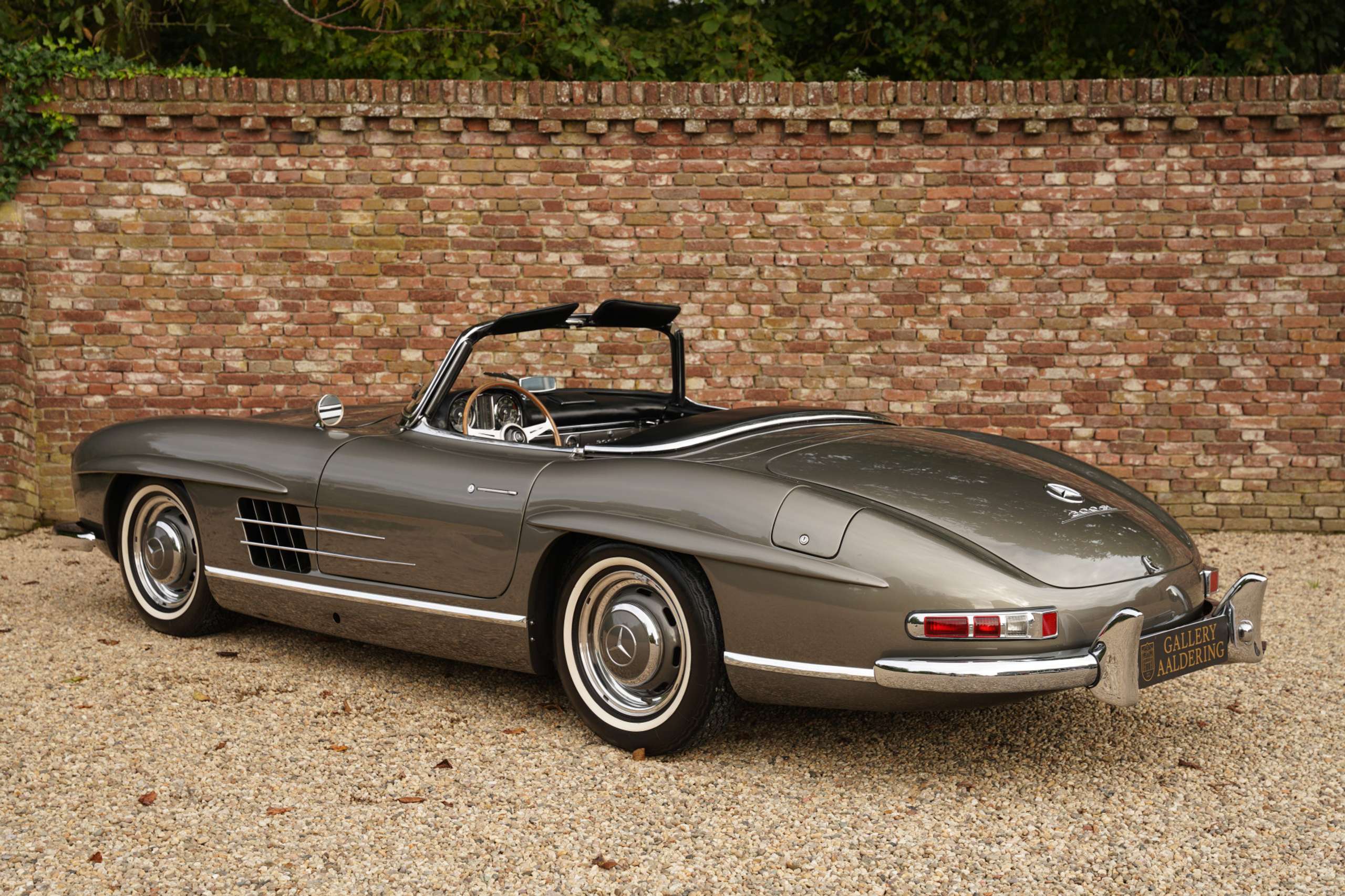 Mercedes-Benz - SL 300