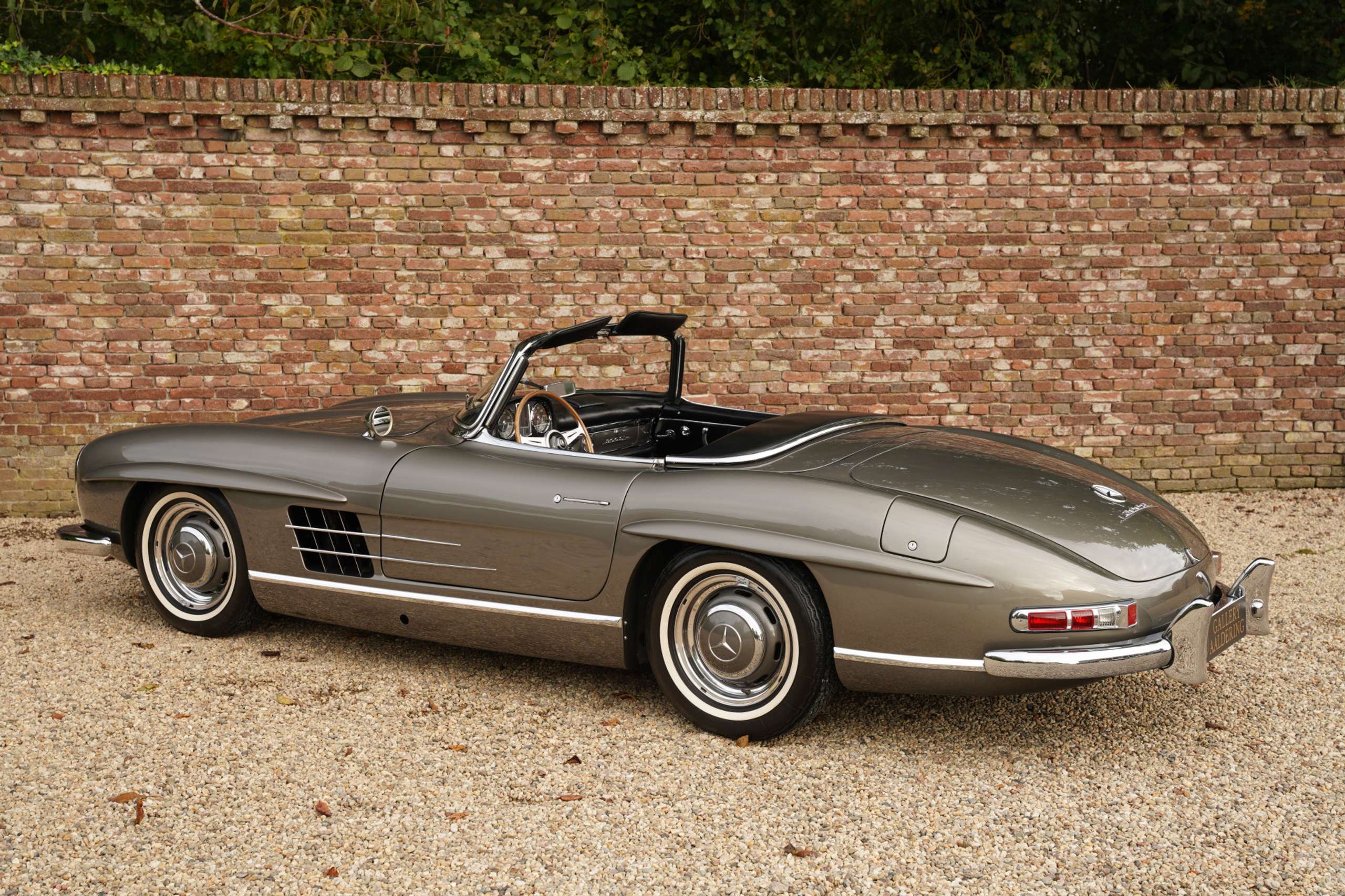 Mercedes-Benz - SL 300