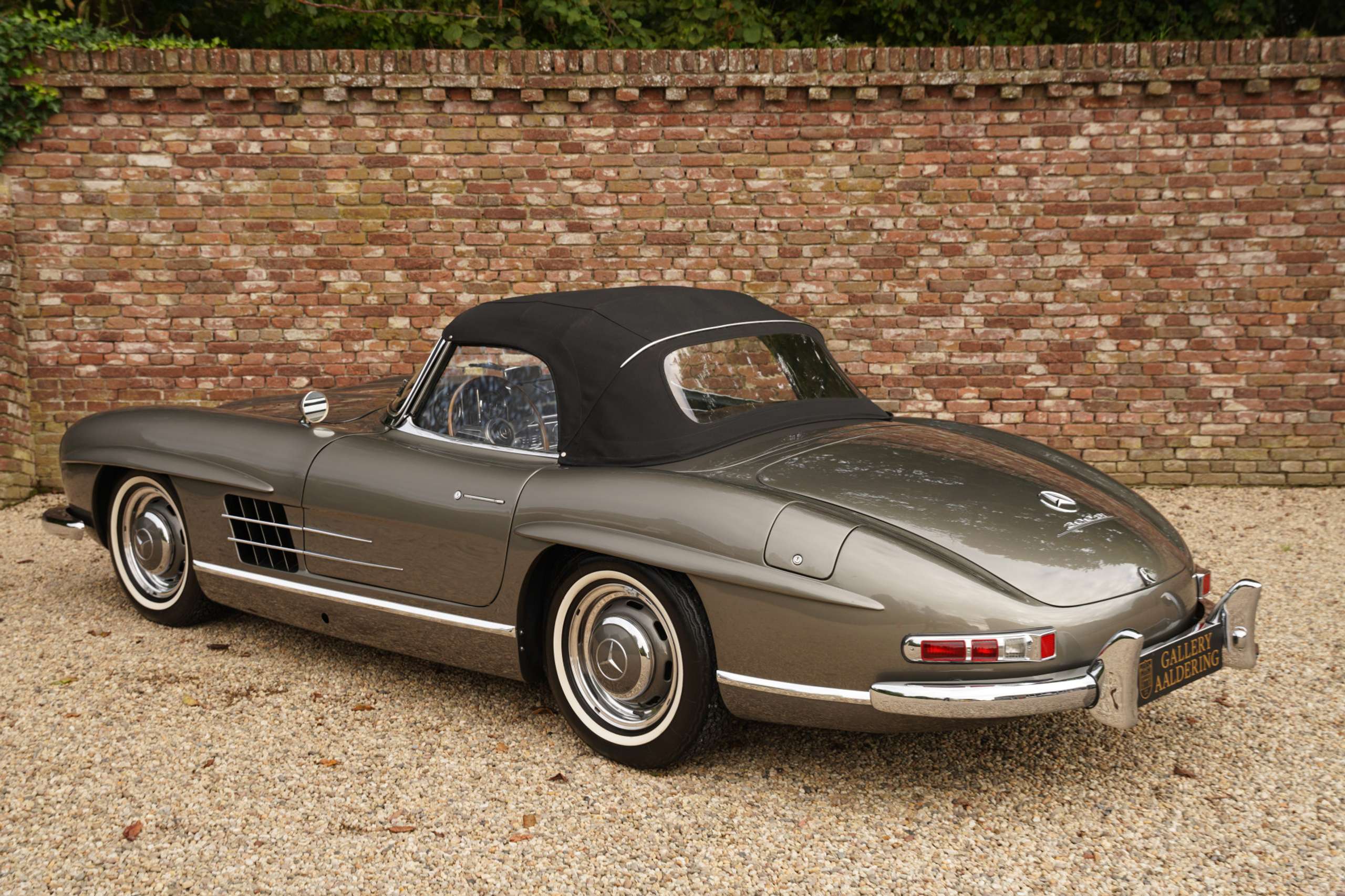 Mercedes-Benz - SL 300