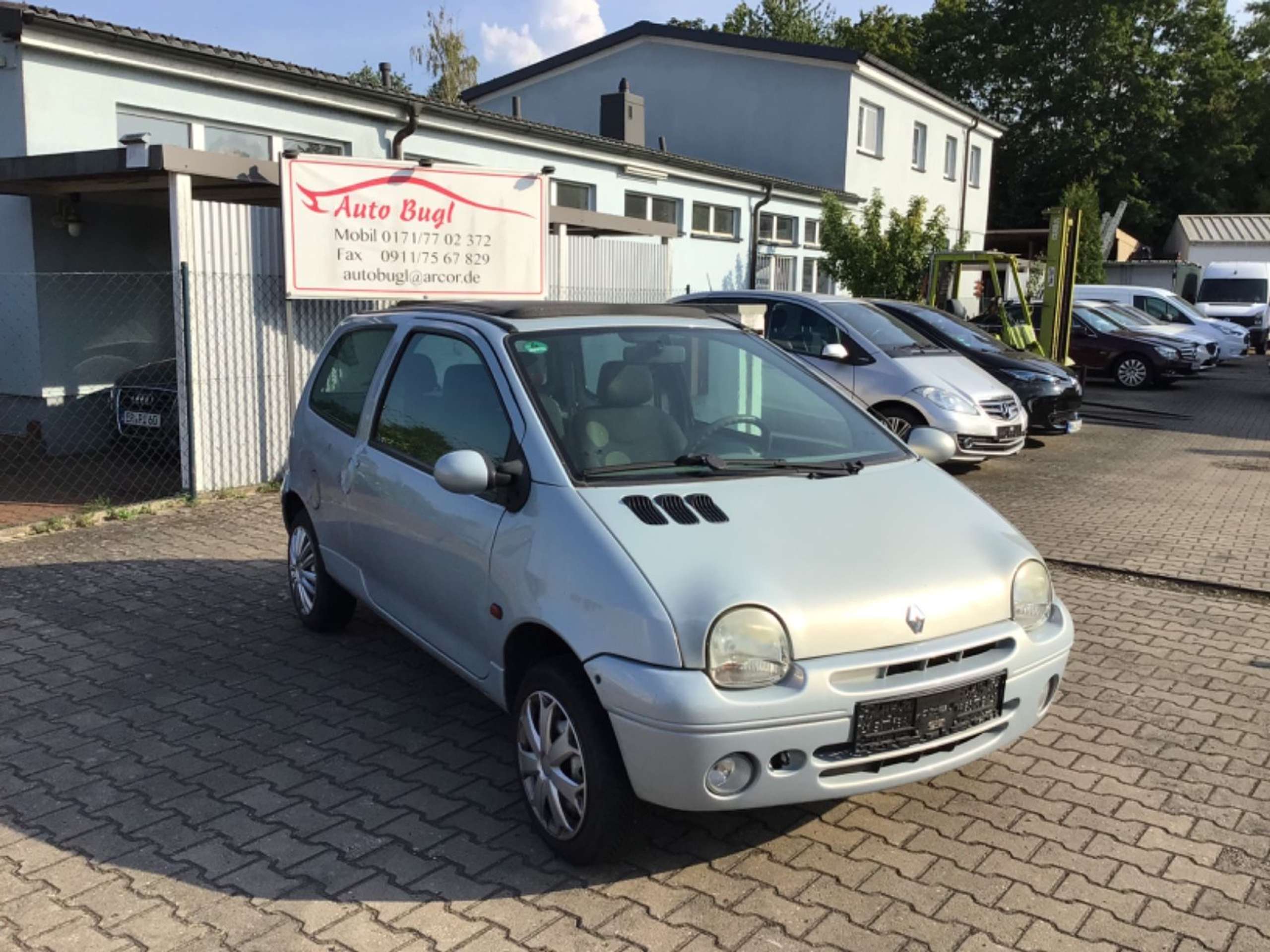 Renault - Twingo