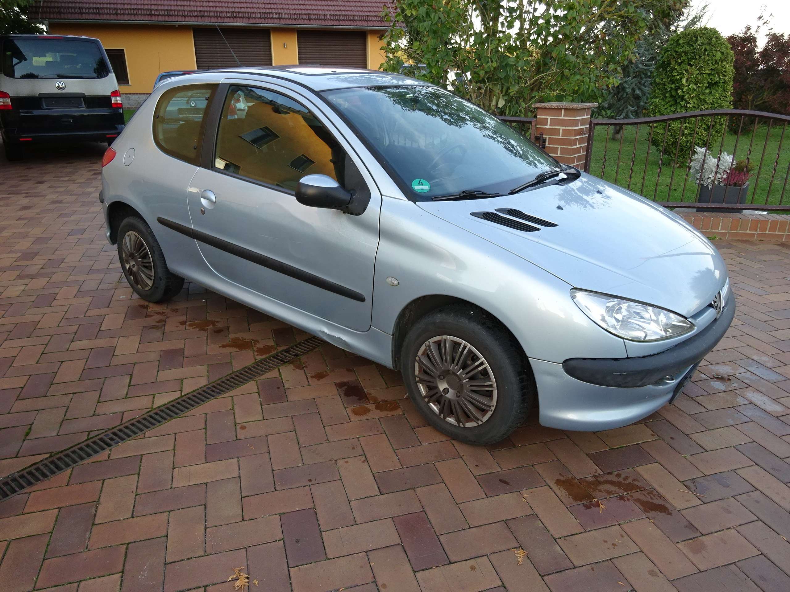 Peugeot - 206