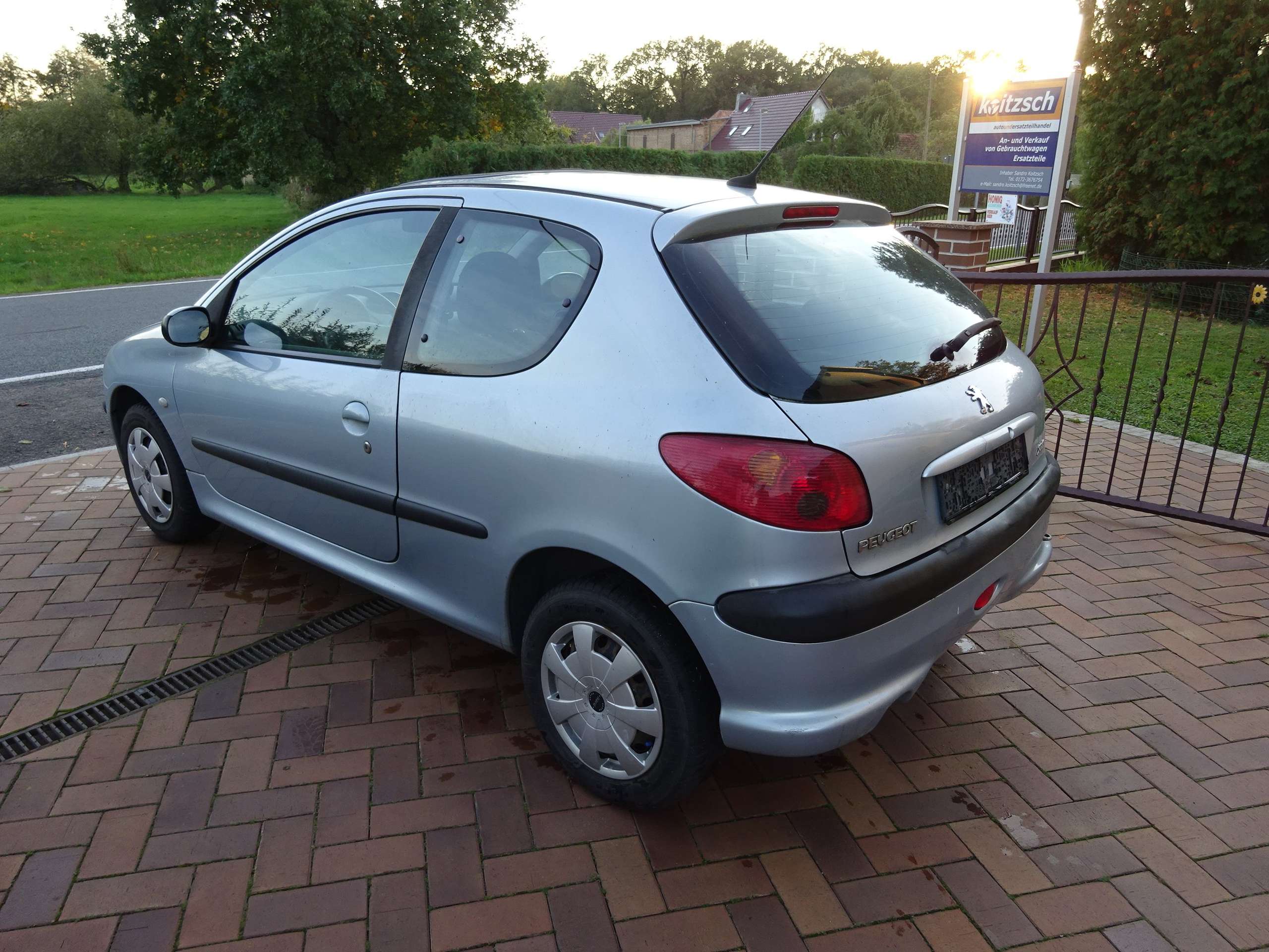 Peugeot - 206