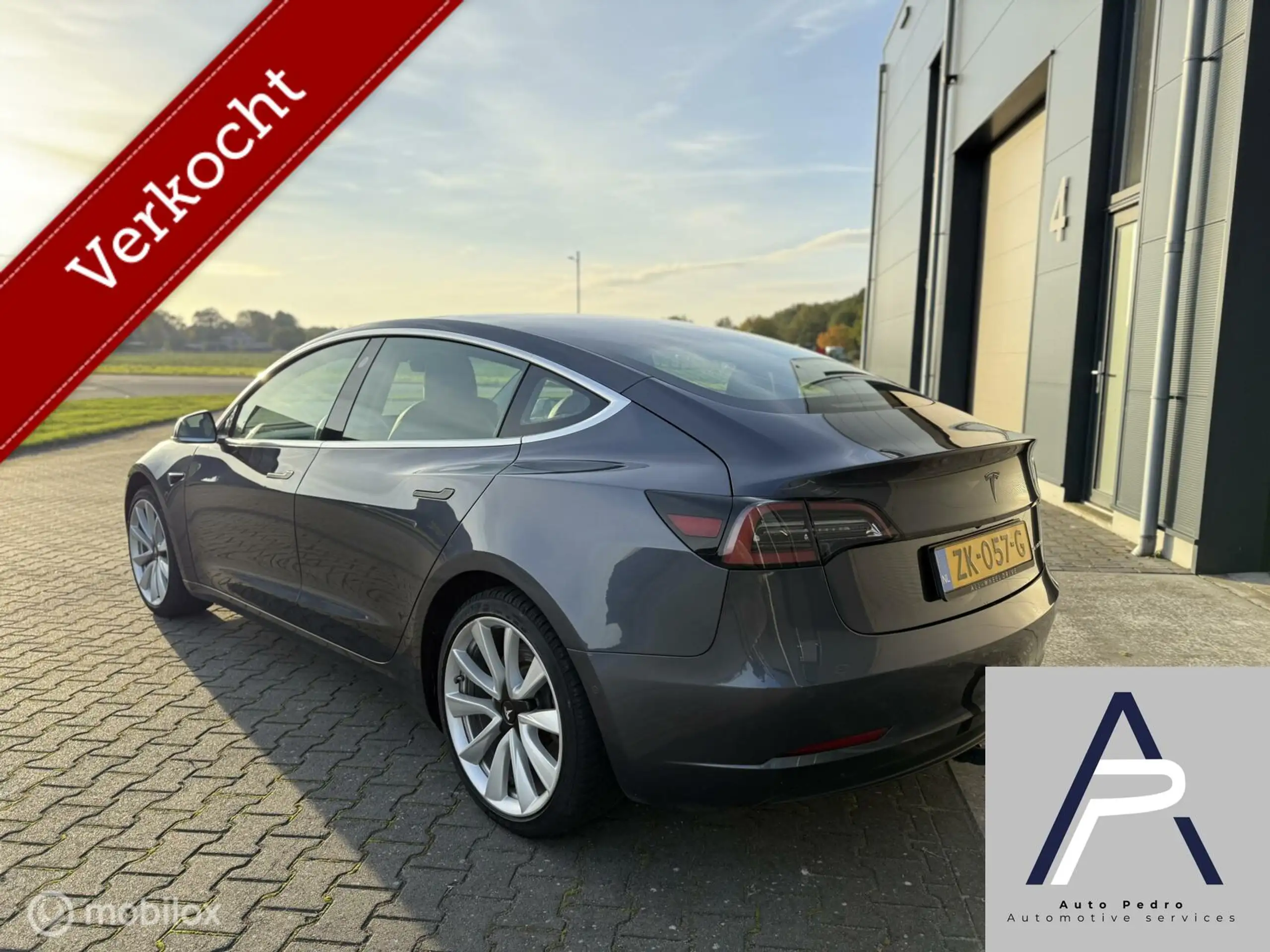 Tesla - Model 3