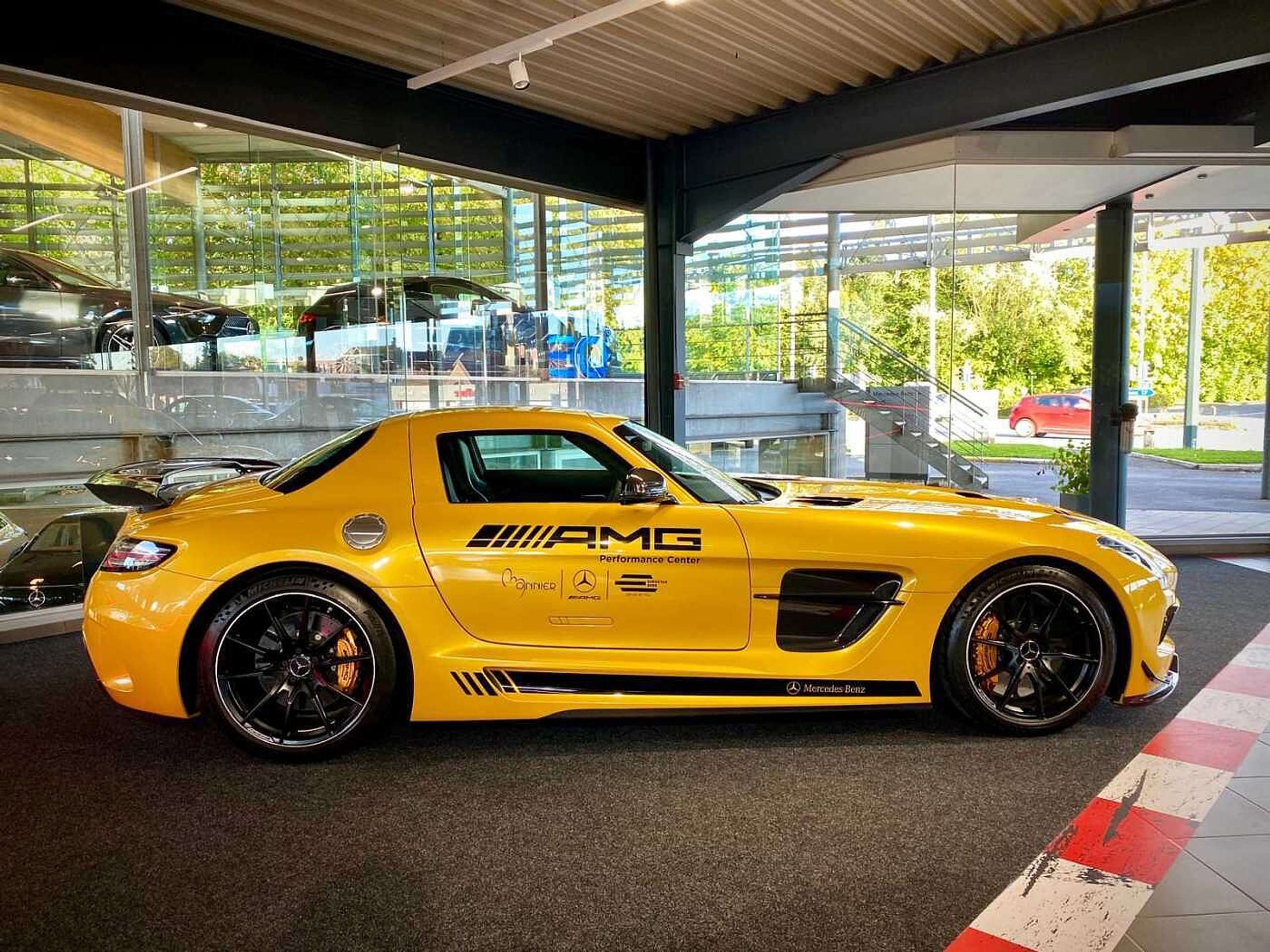 Mercedes-Benz - SLS