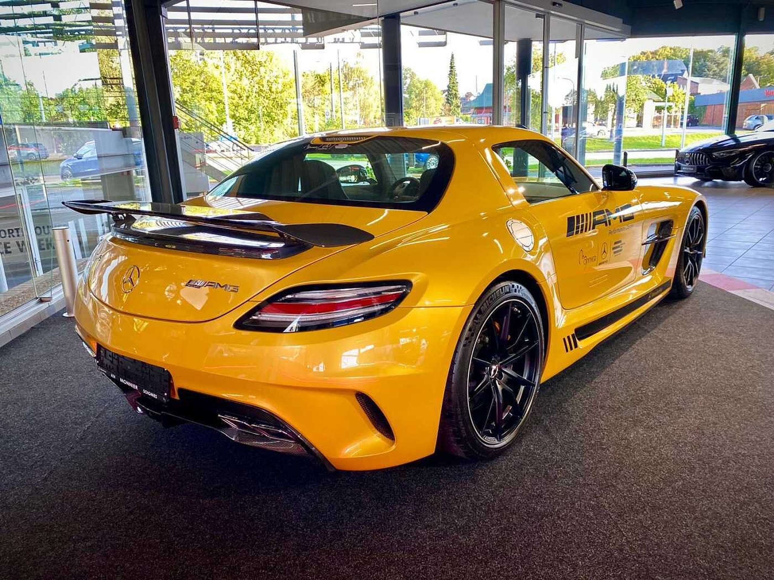 Mercedes-Benz - SLS