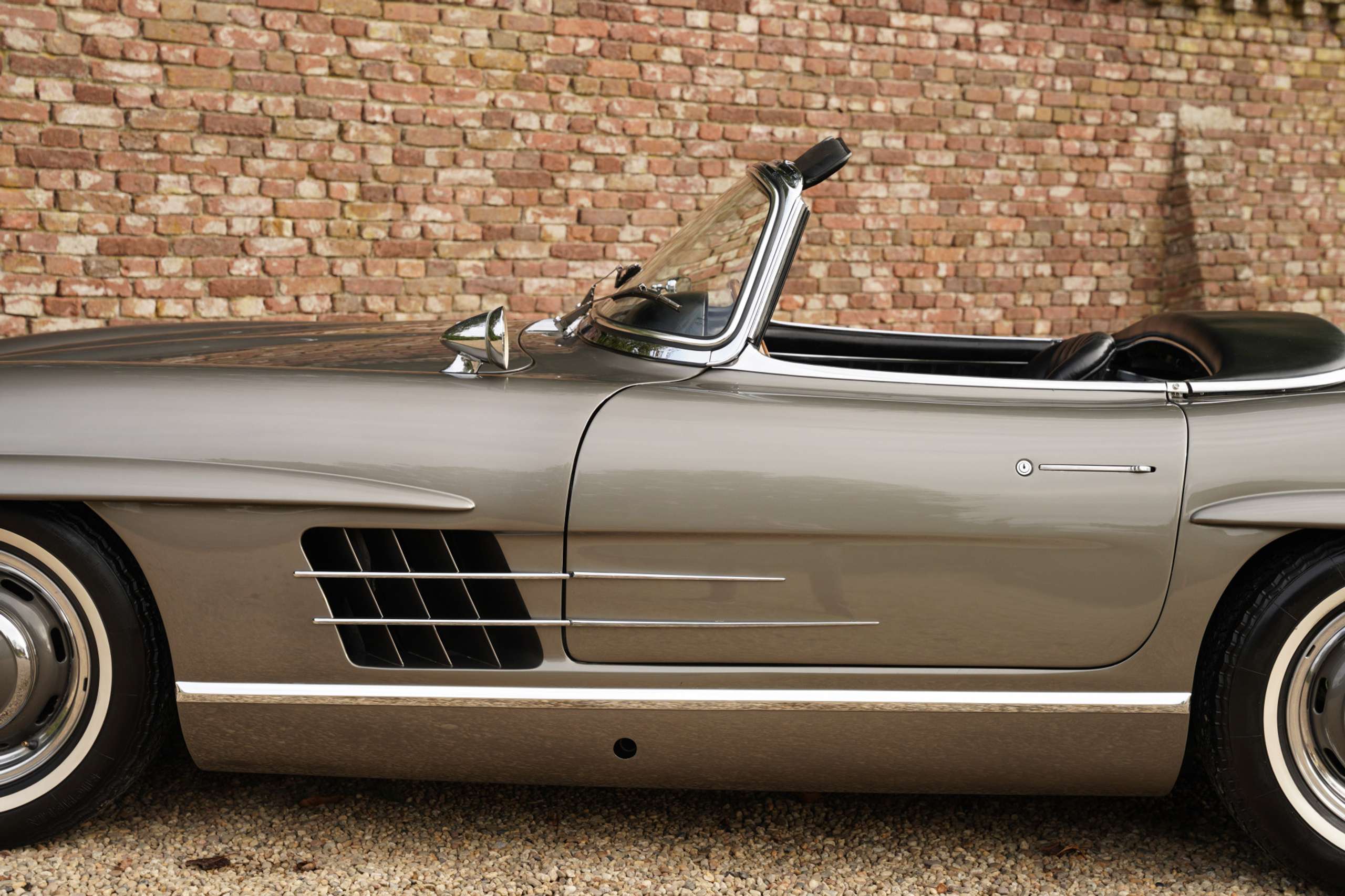 Mercedes-Benz - SL 300