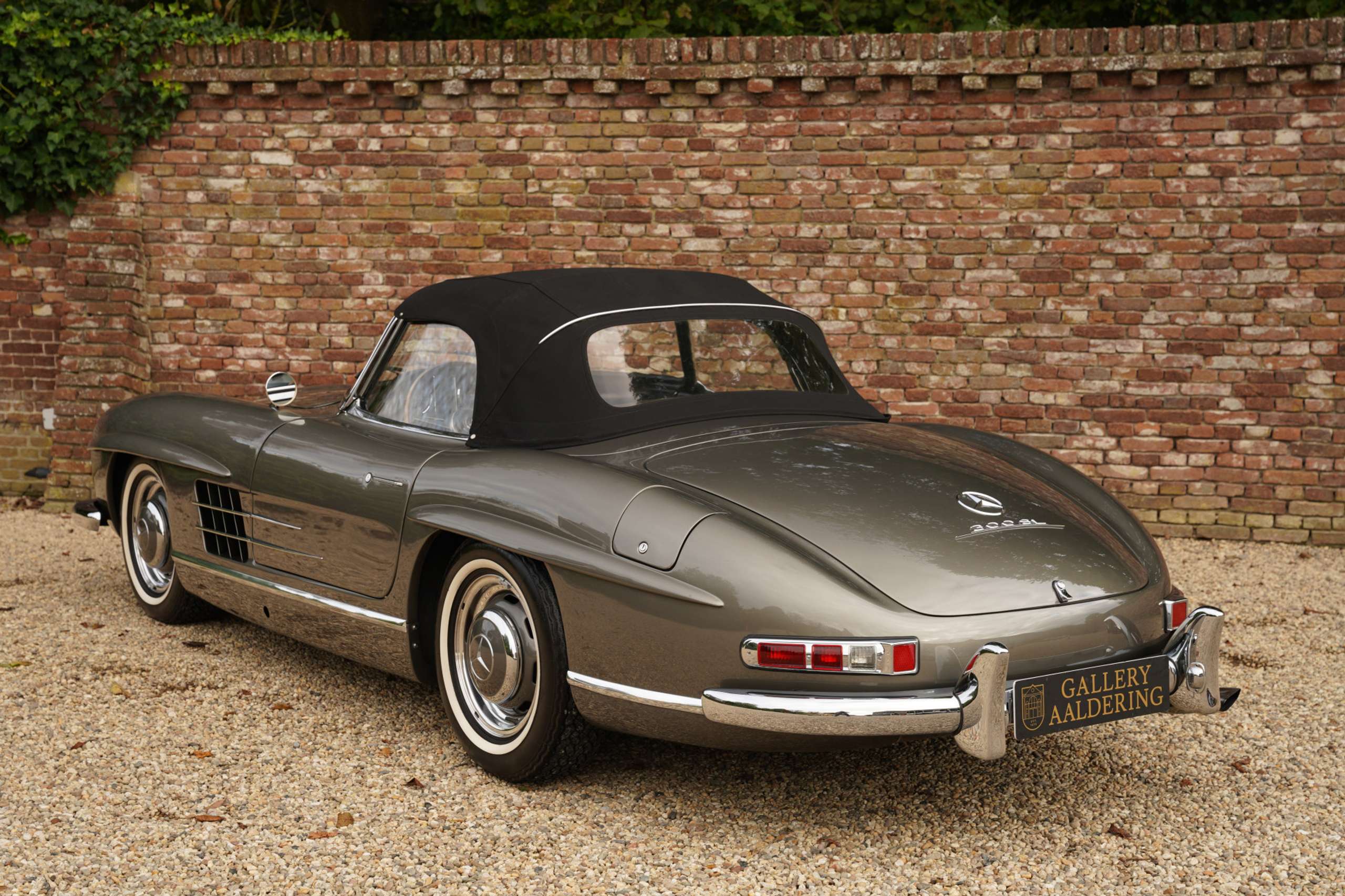 Mercedes-Benz - SL 300