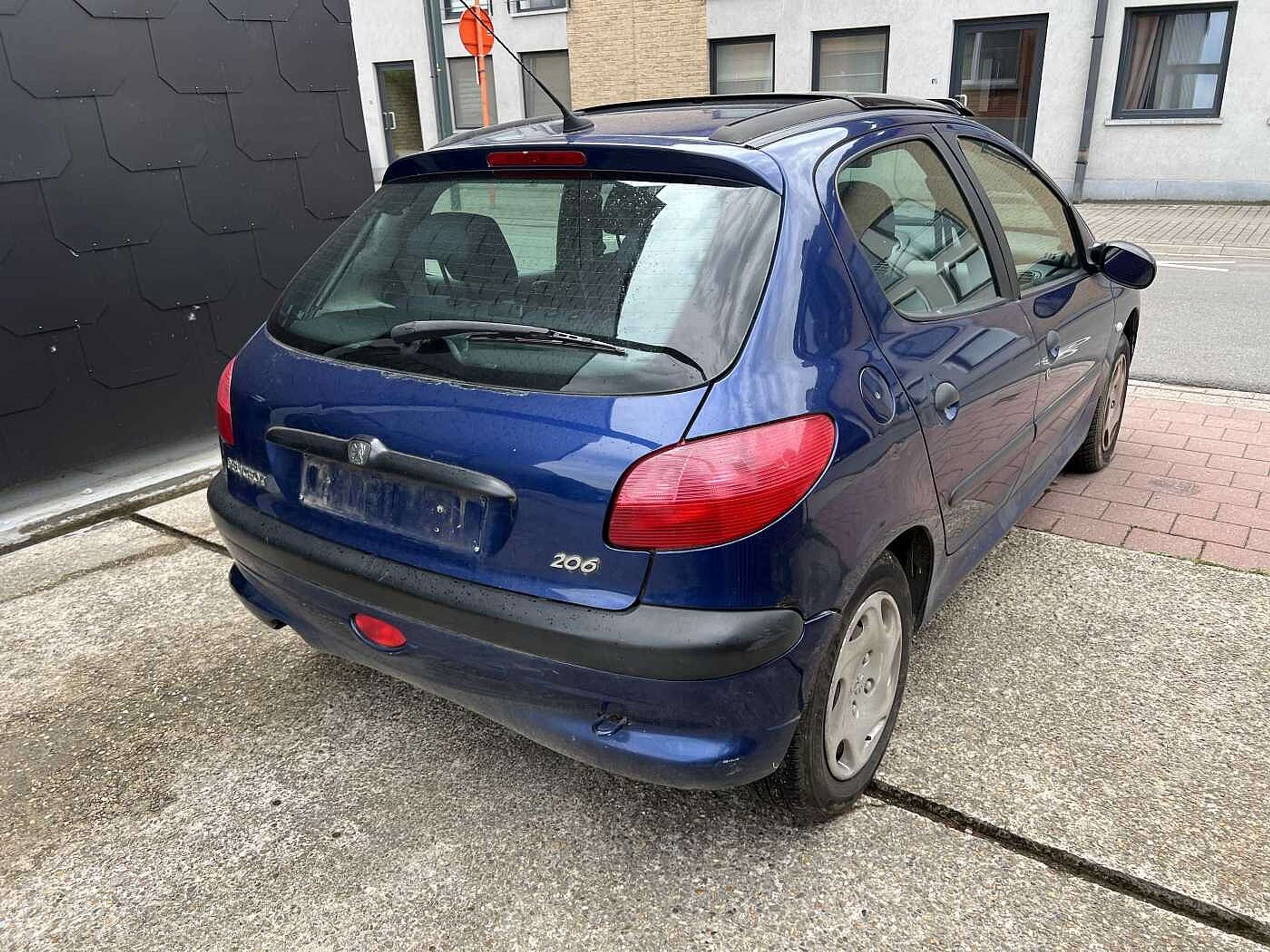 Peugeot - 206