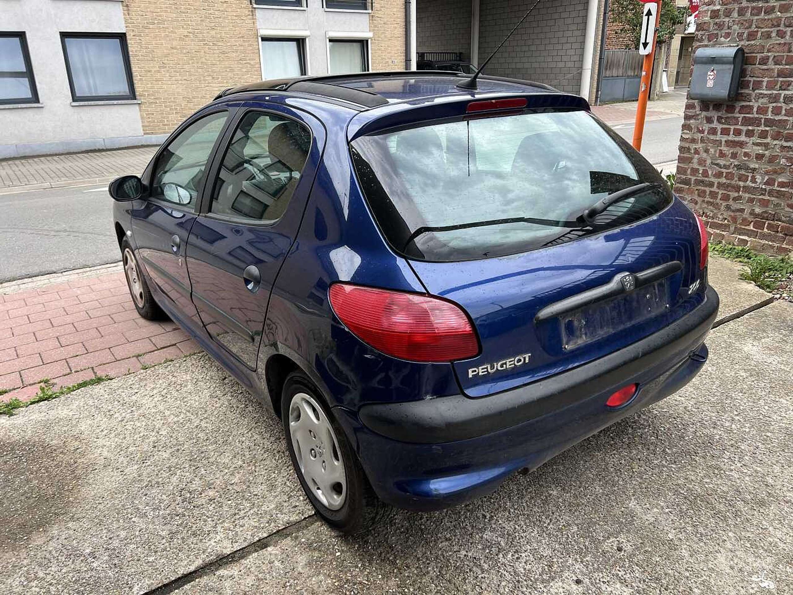 Peugeot - 206