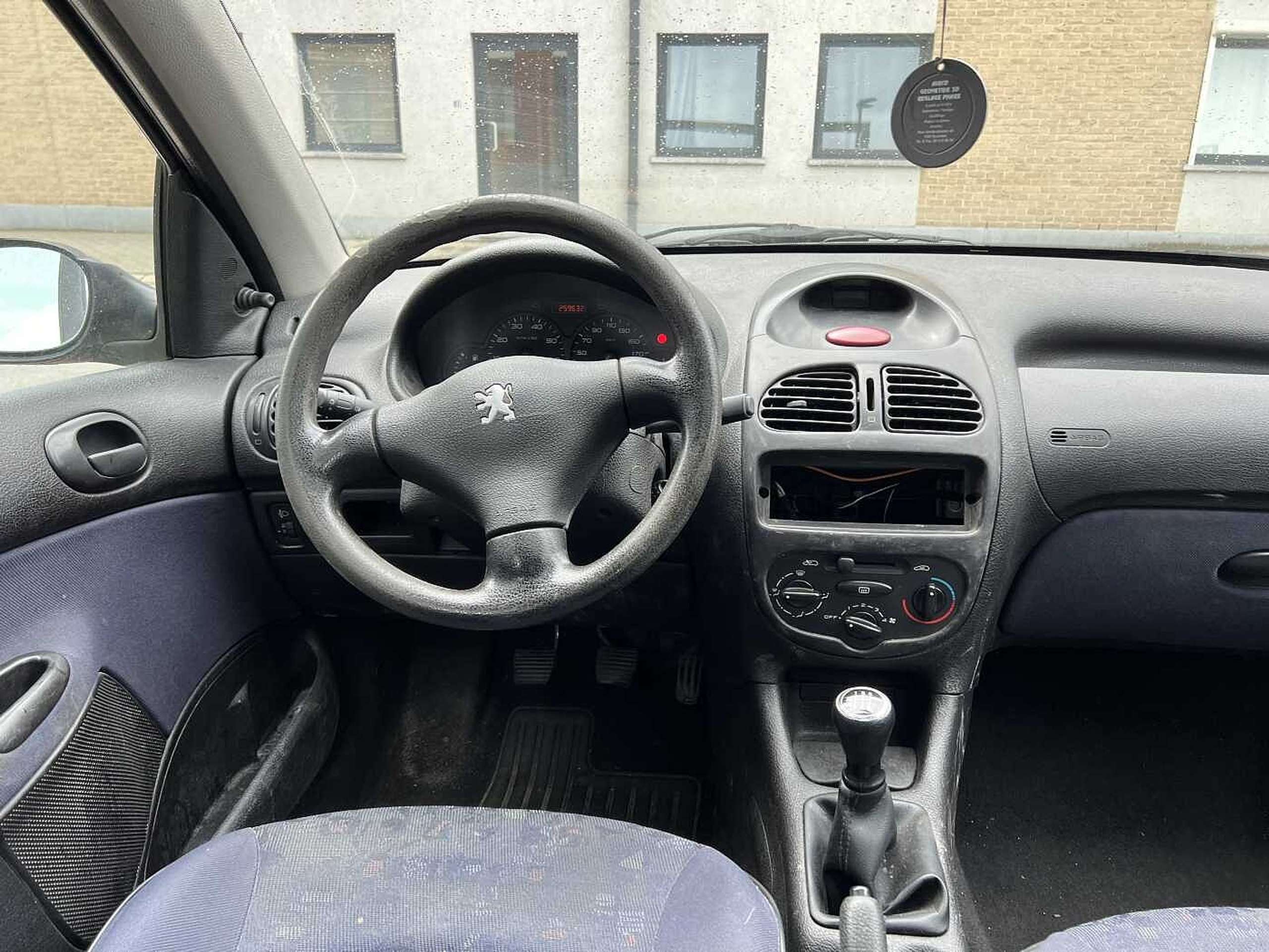 Peugeot - 206