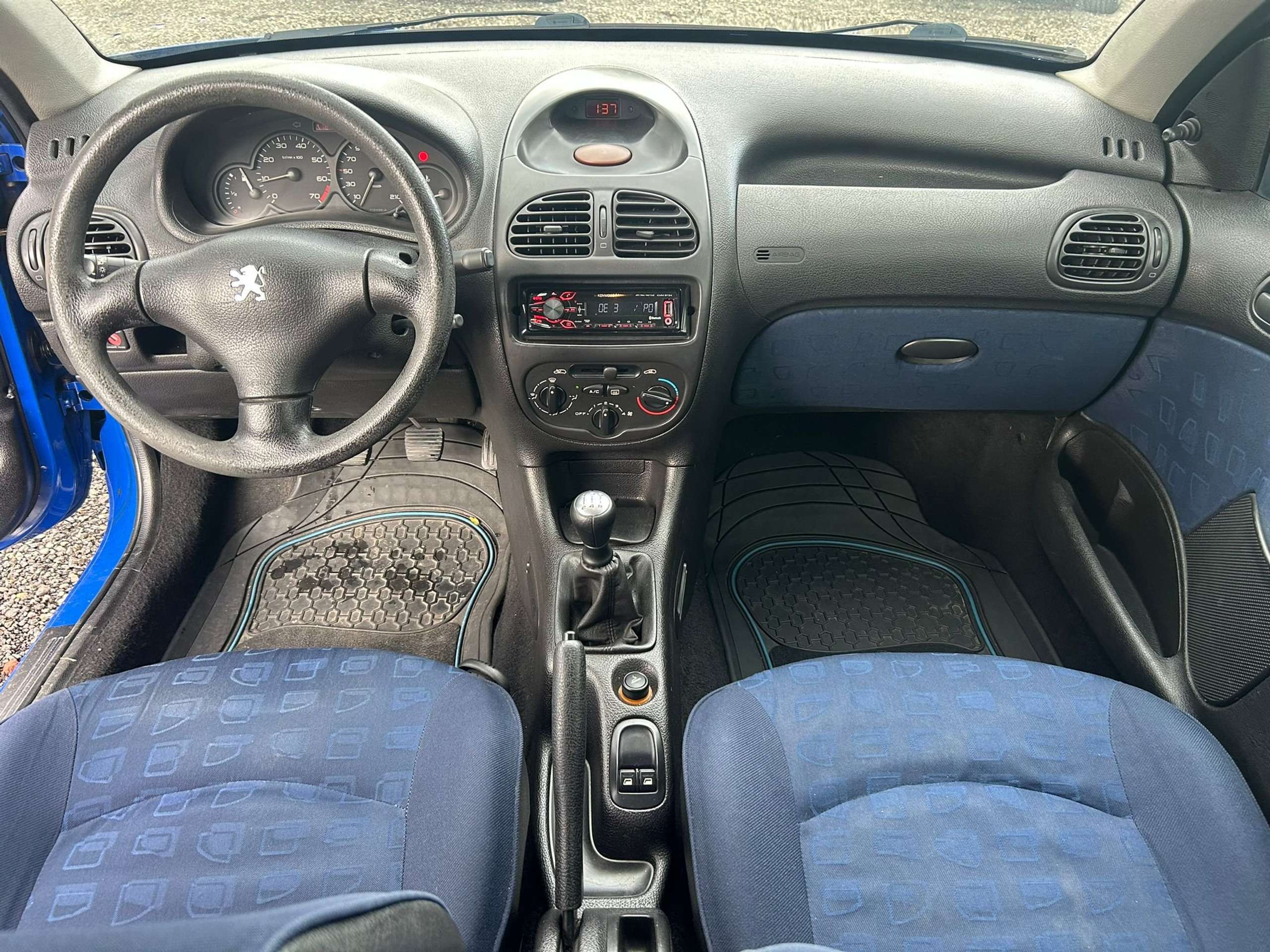 Peugeot - 206