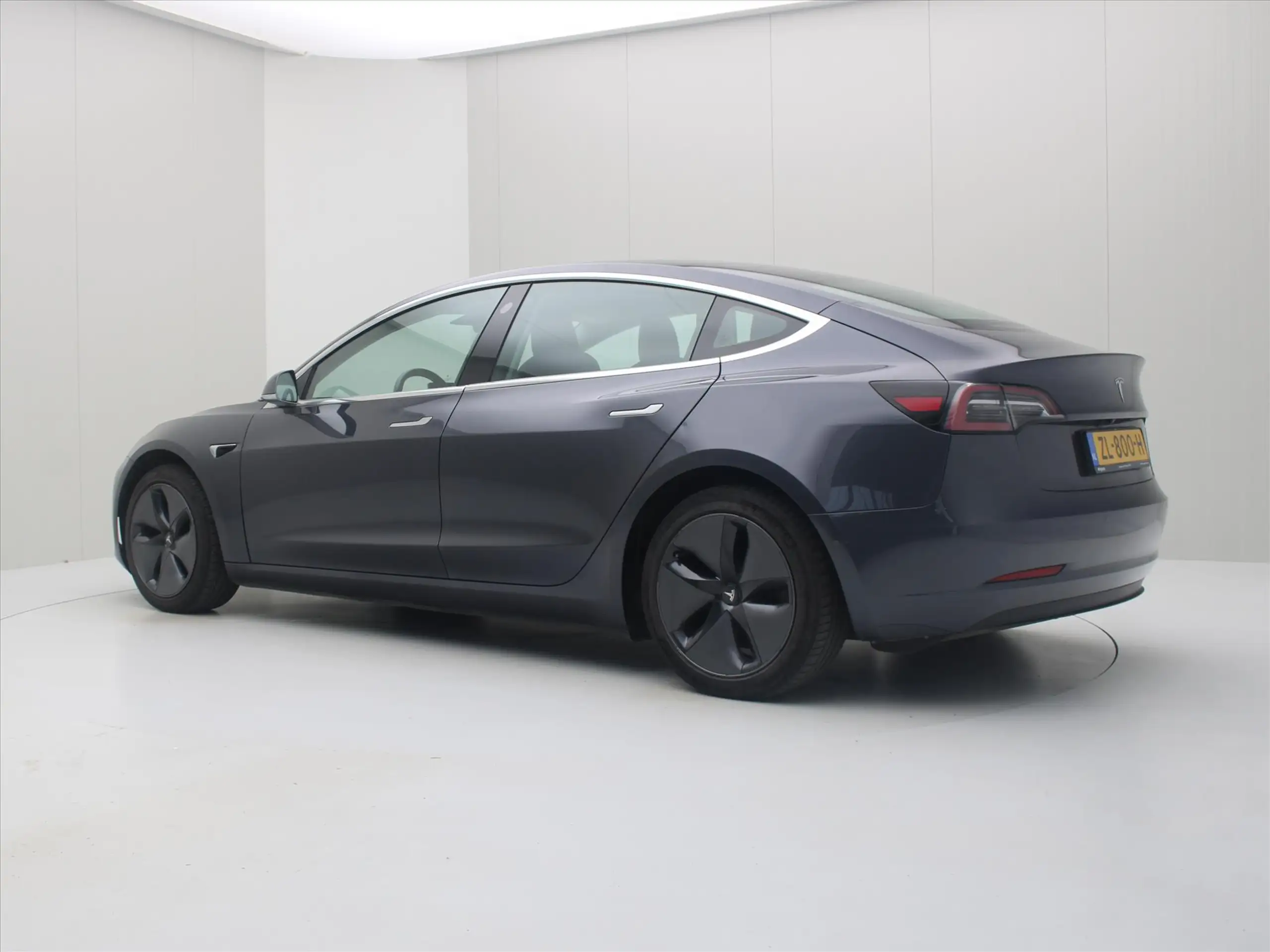 Tesla - Model 3