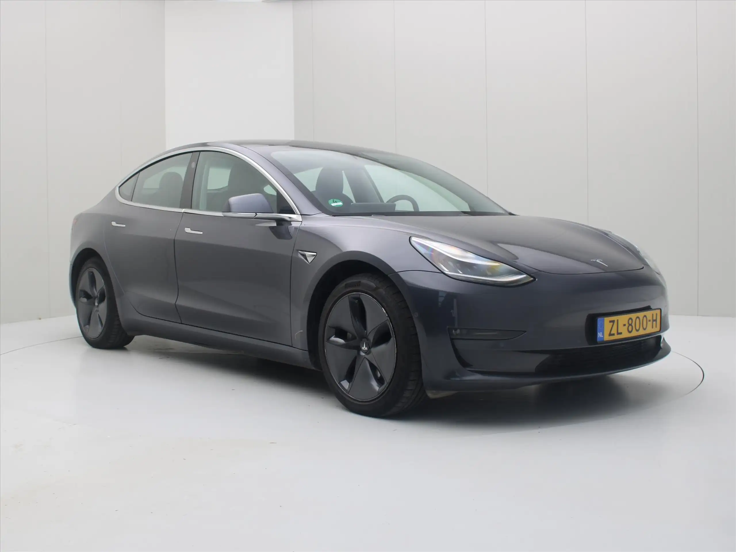 Tesla - Model 3