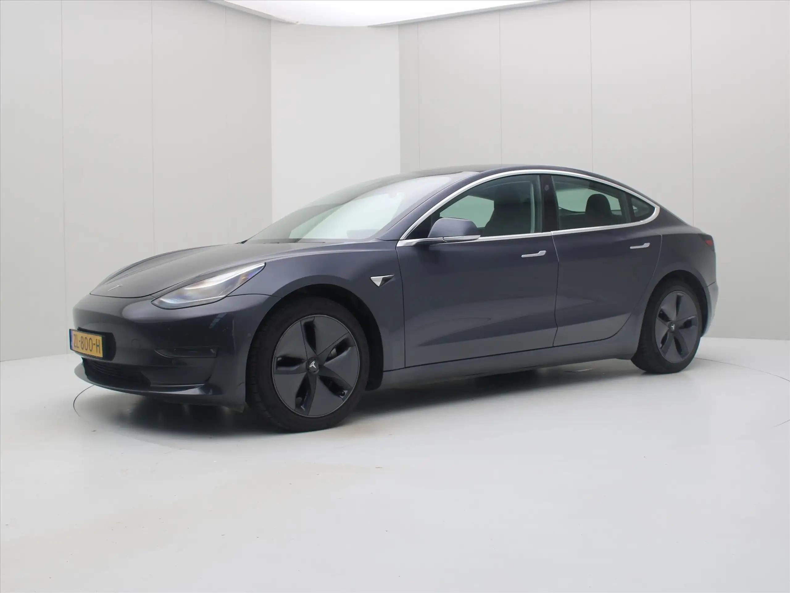 Tesla - Model 3