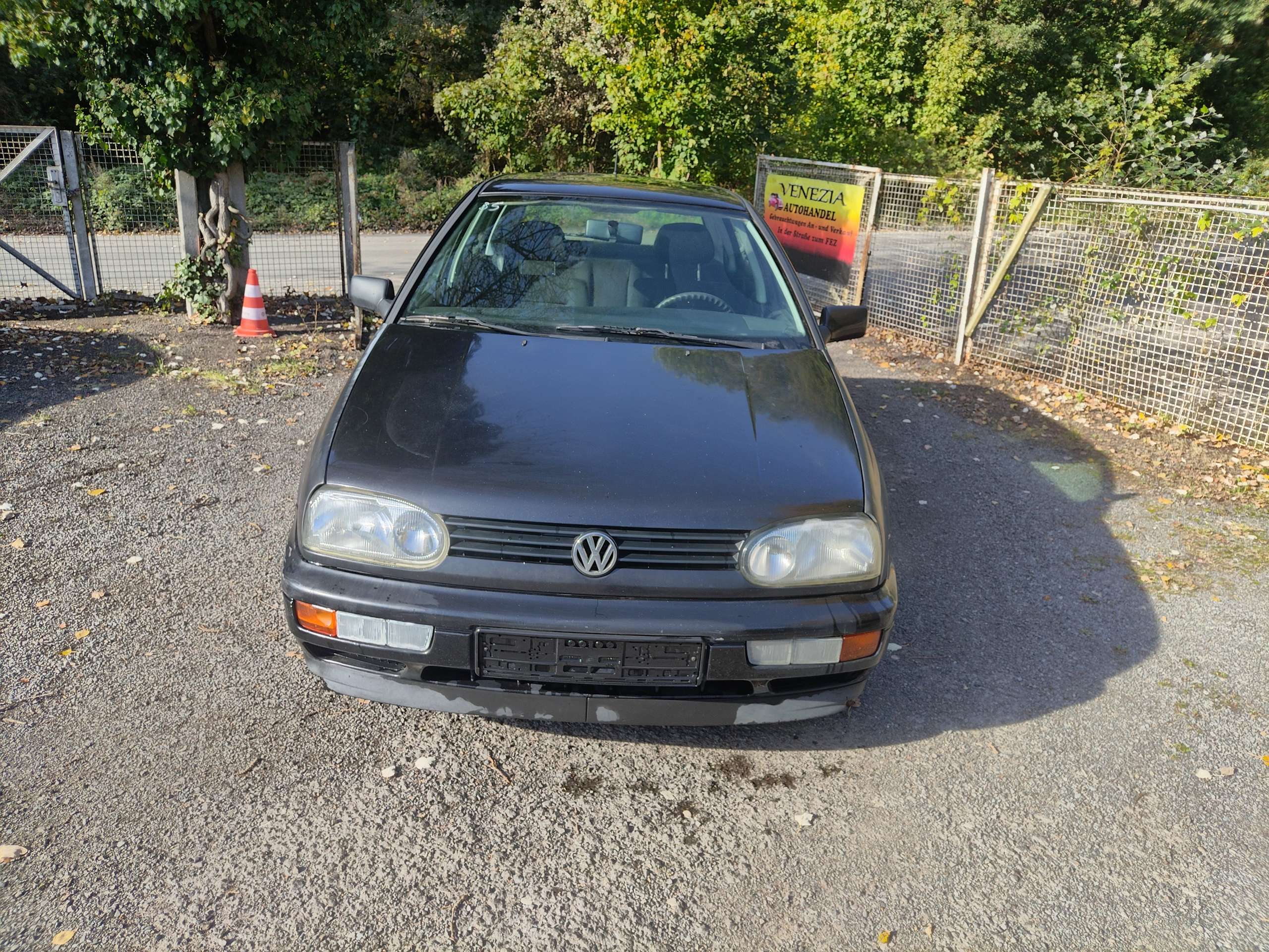 Volkswagen - Golf