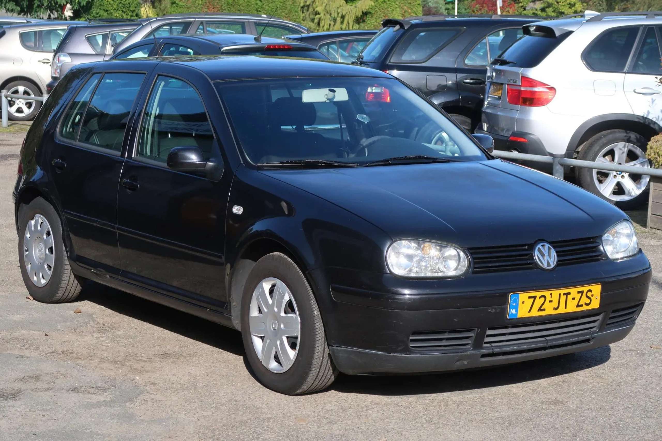 Volkswagen - Golf