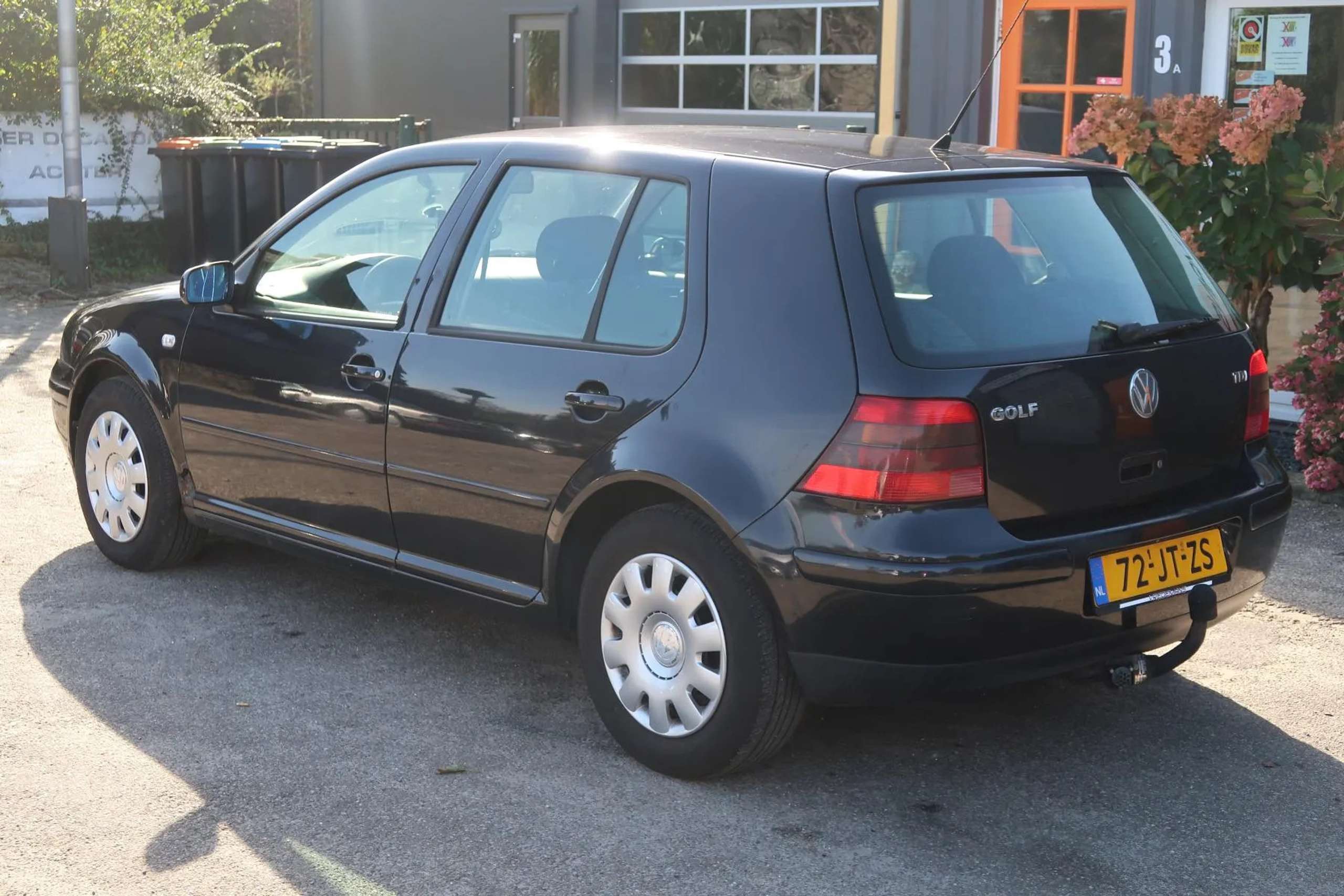 Volkswagen - Golf