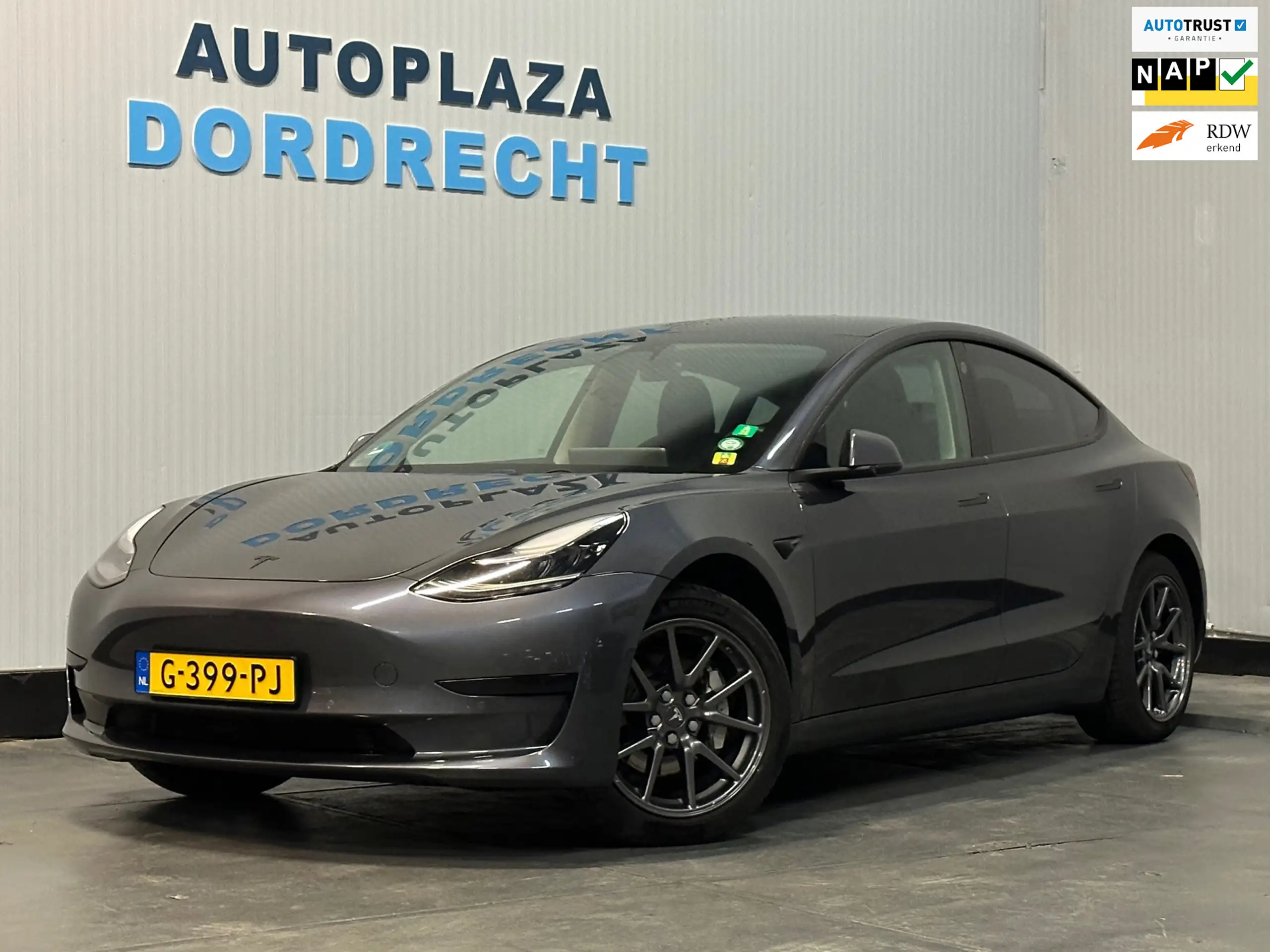 Tesla - Model 3