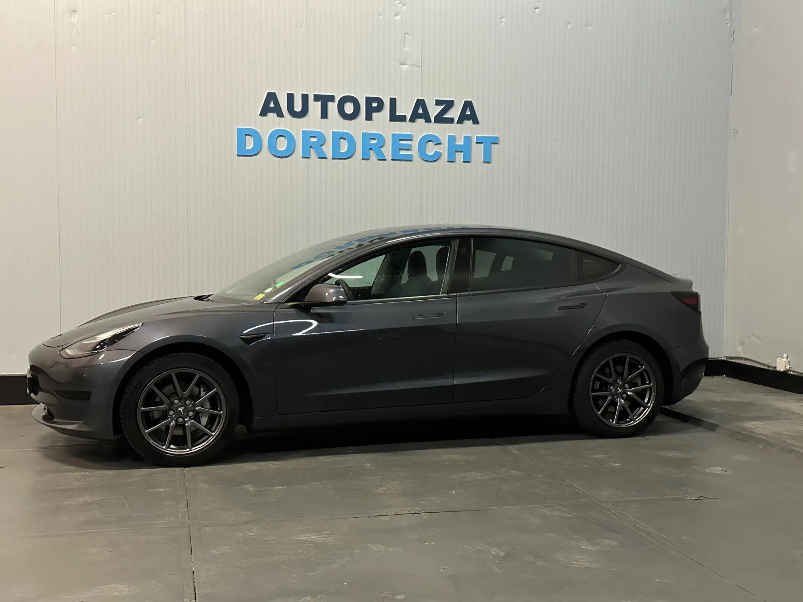 Tesla - Model 3