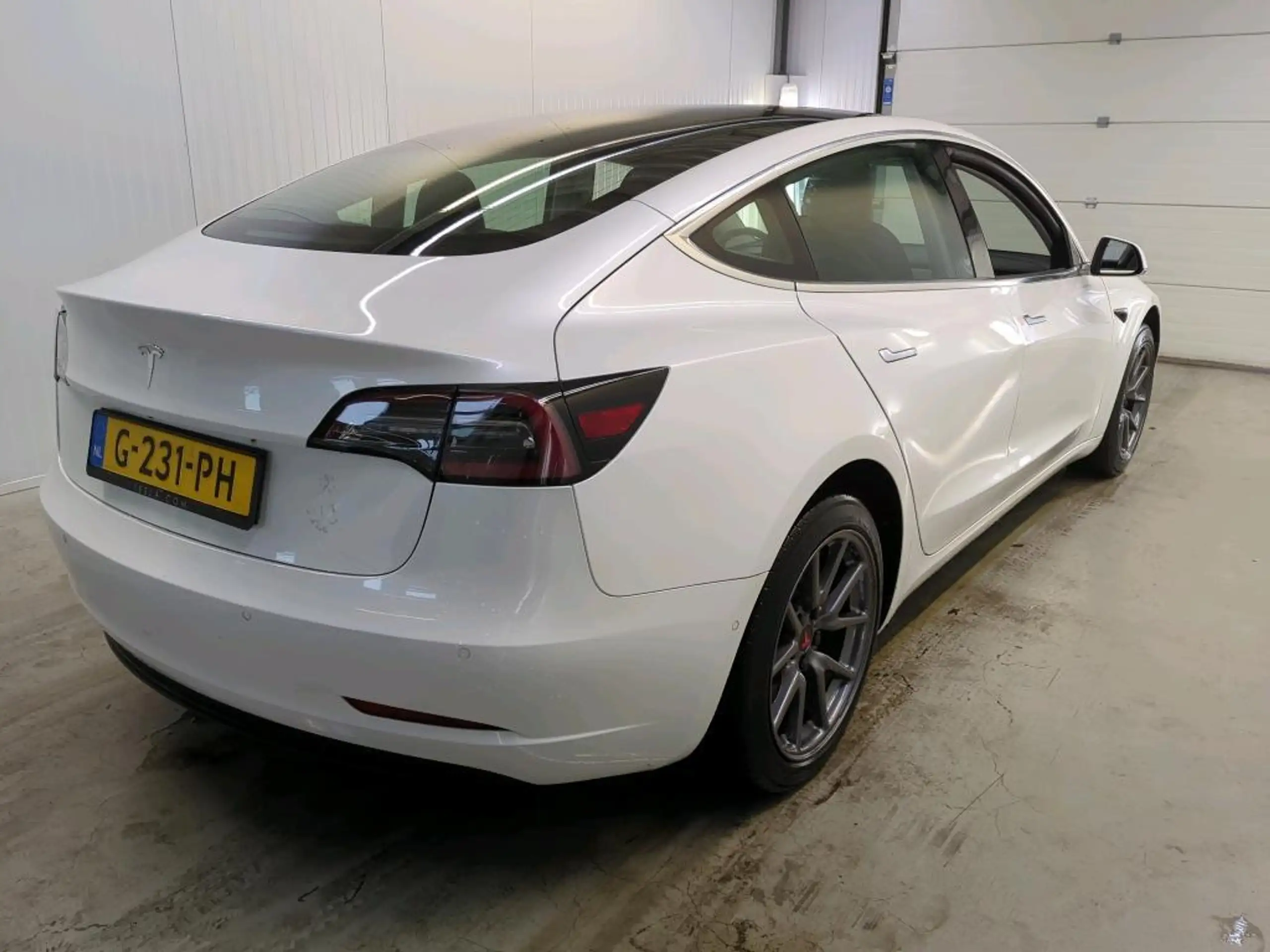 Tesla - Model 3