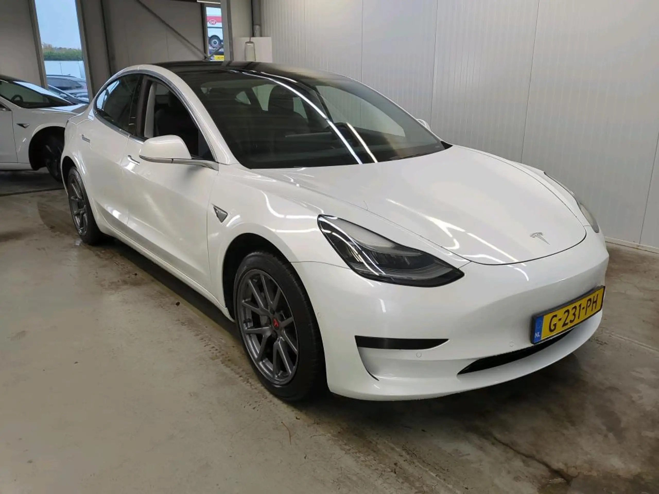 Tesla - Model 3