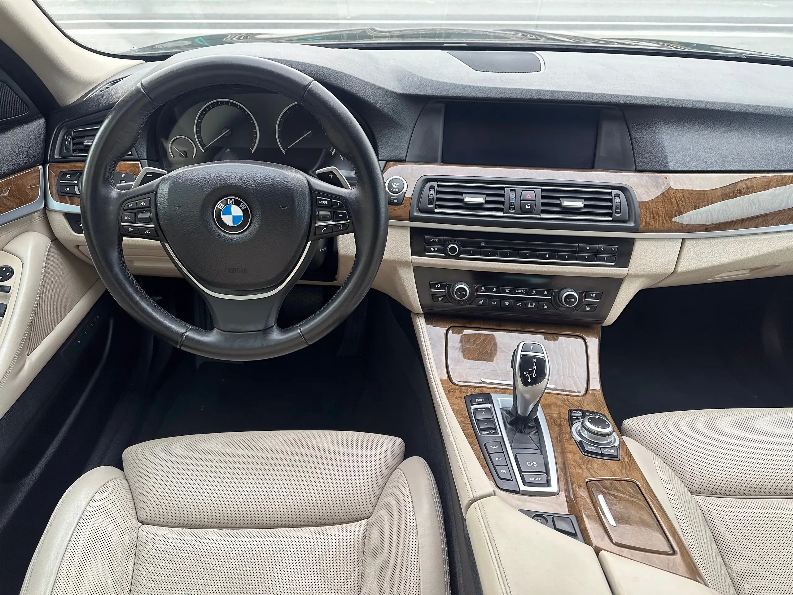 BMW - 525