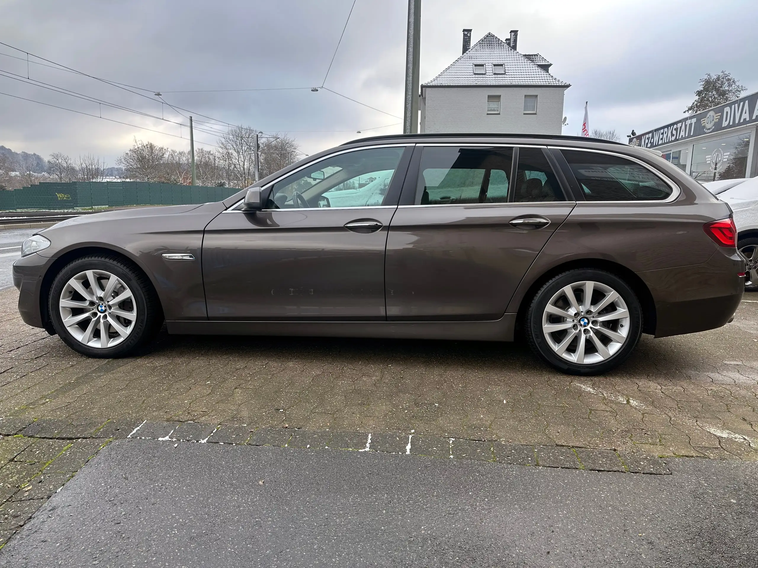 BMW - 525