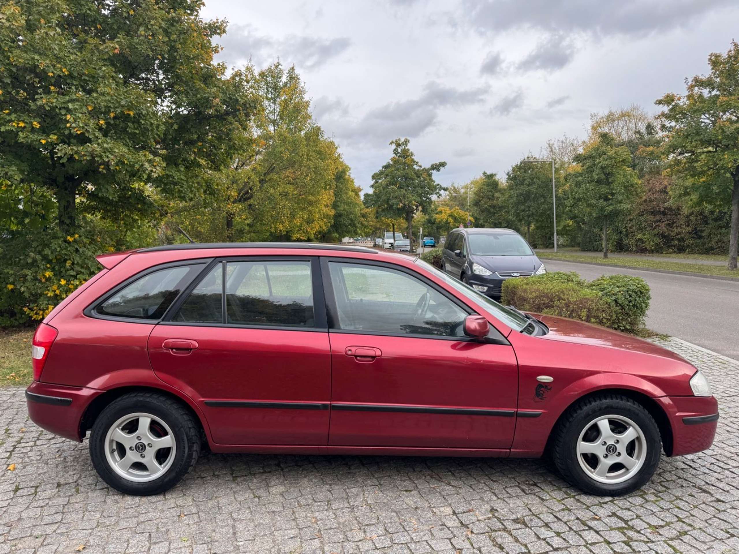 Mazda - 323