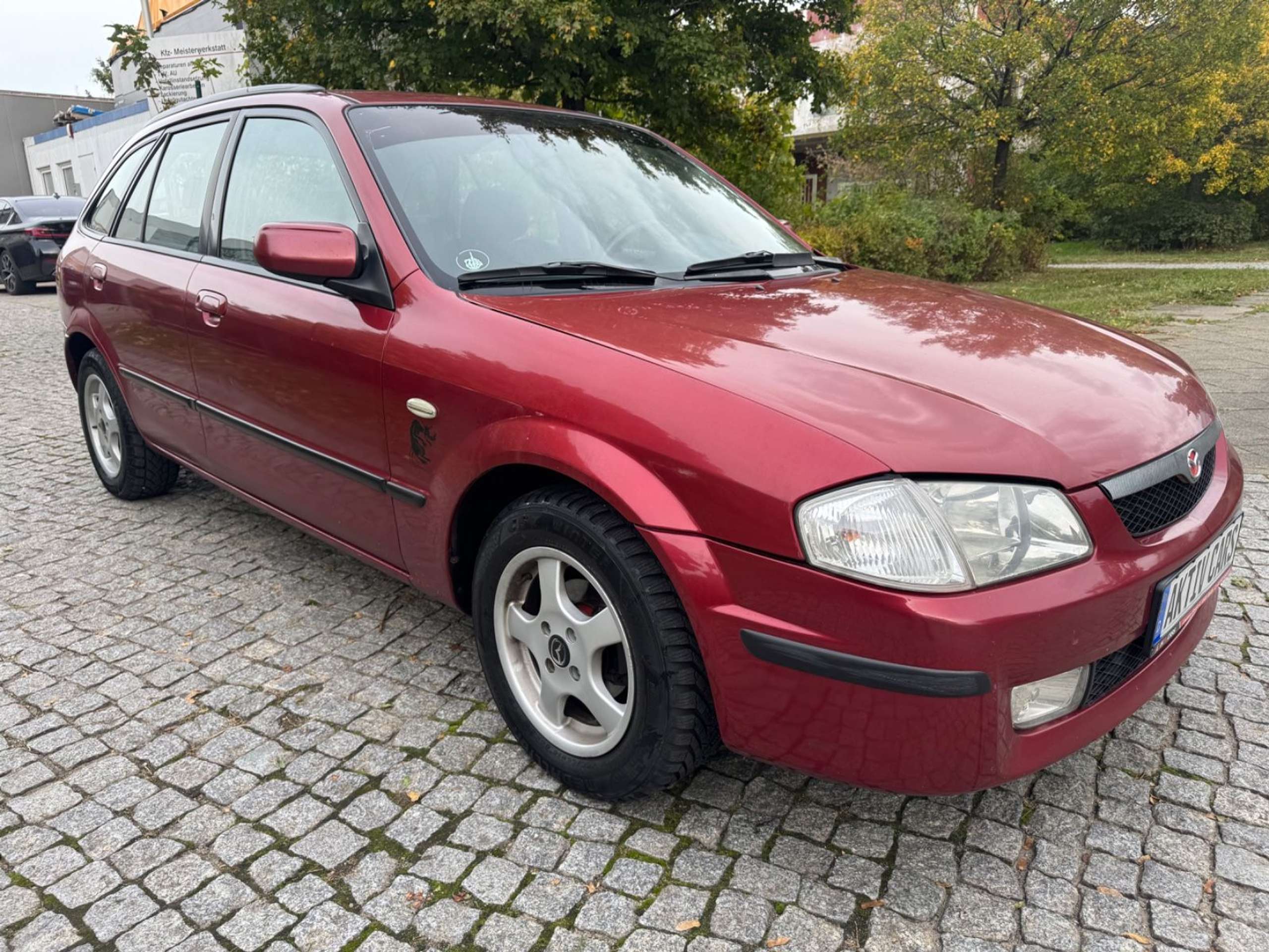 Mazda - 323