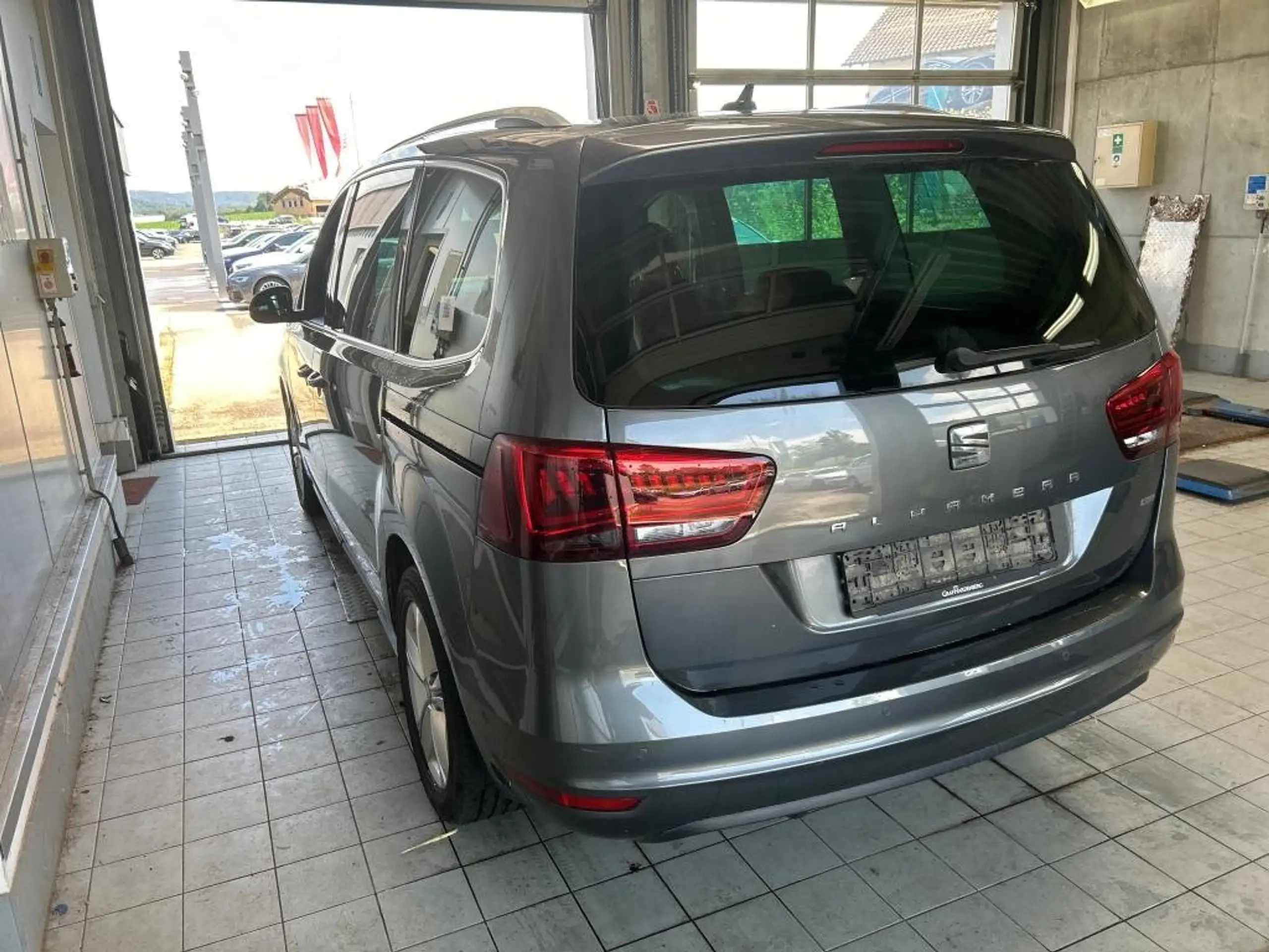 SEAT - Alhambra