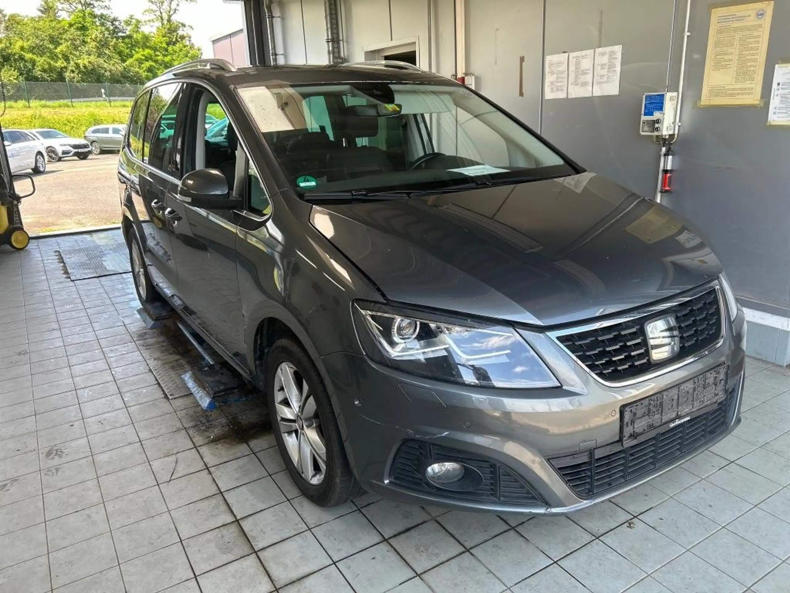 SEAT - Alhambra