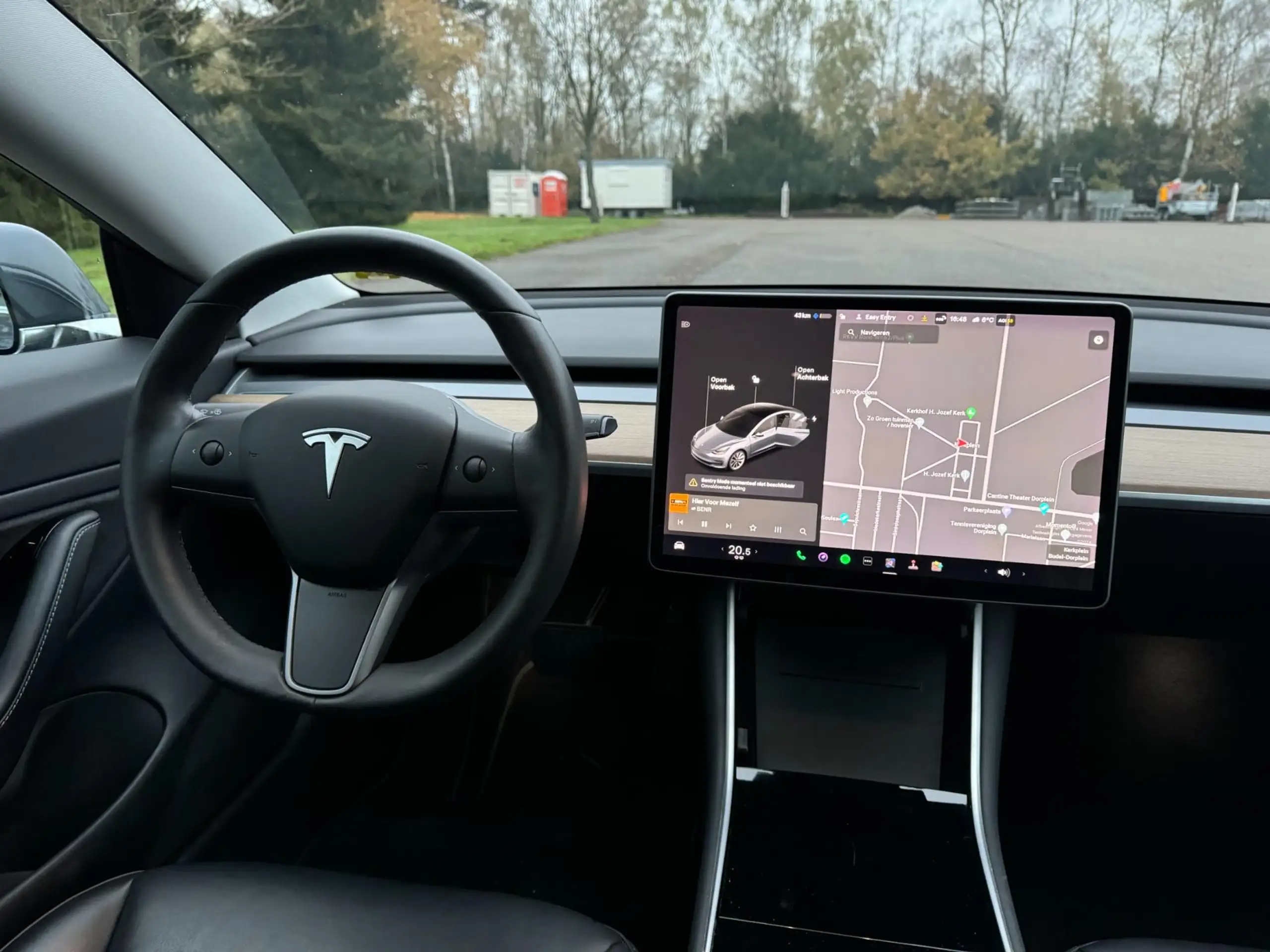 Tesla - Model 3