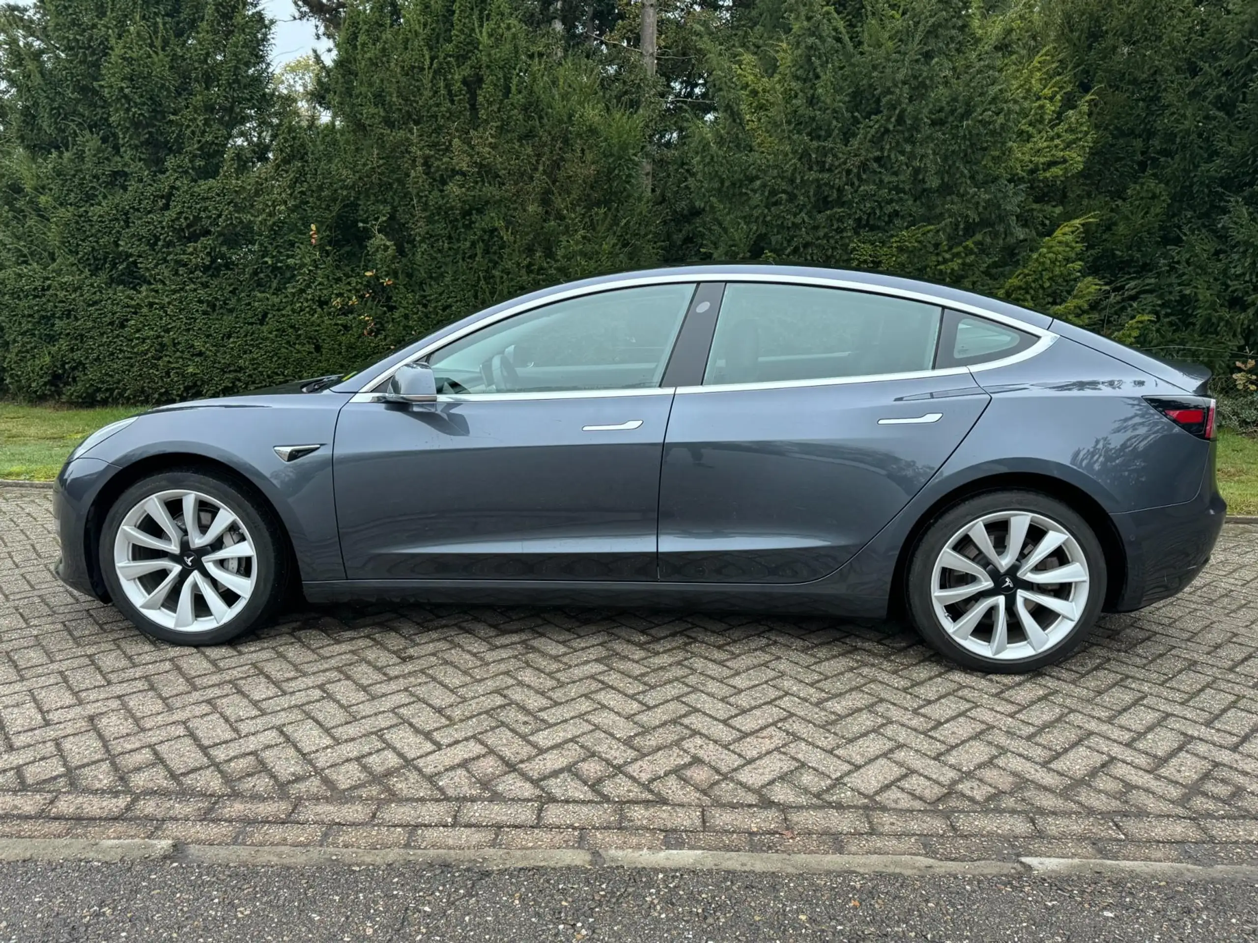 Tesla - Model 3