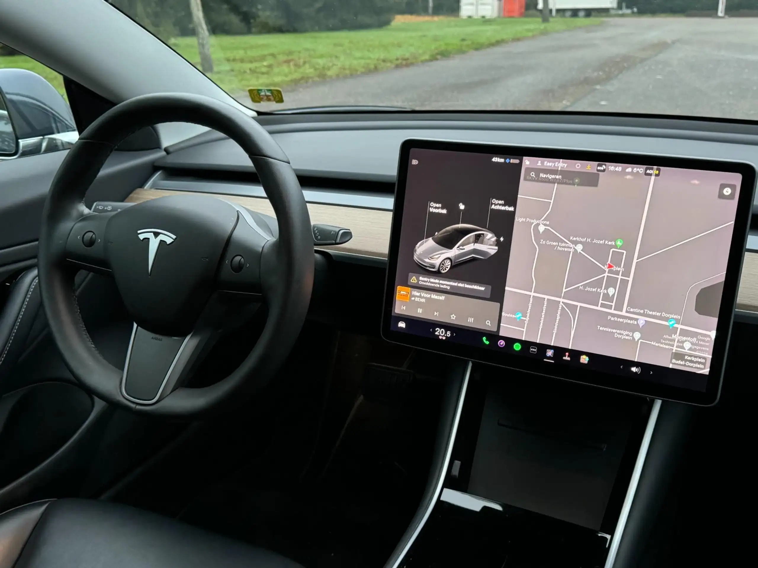 Tesla - Model 3