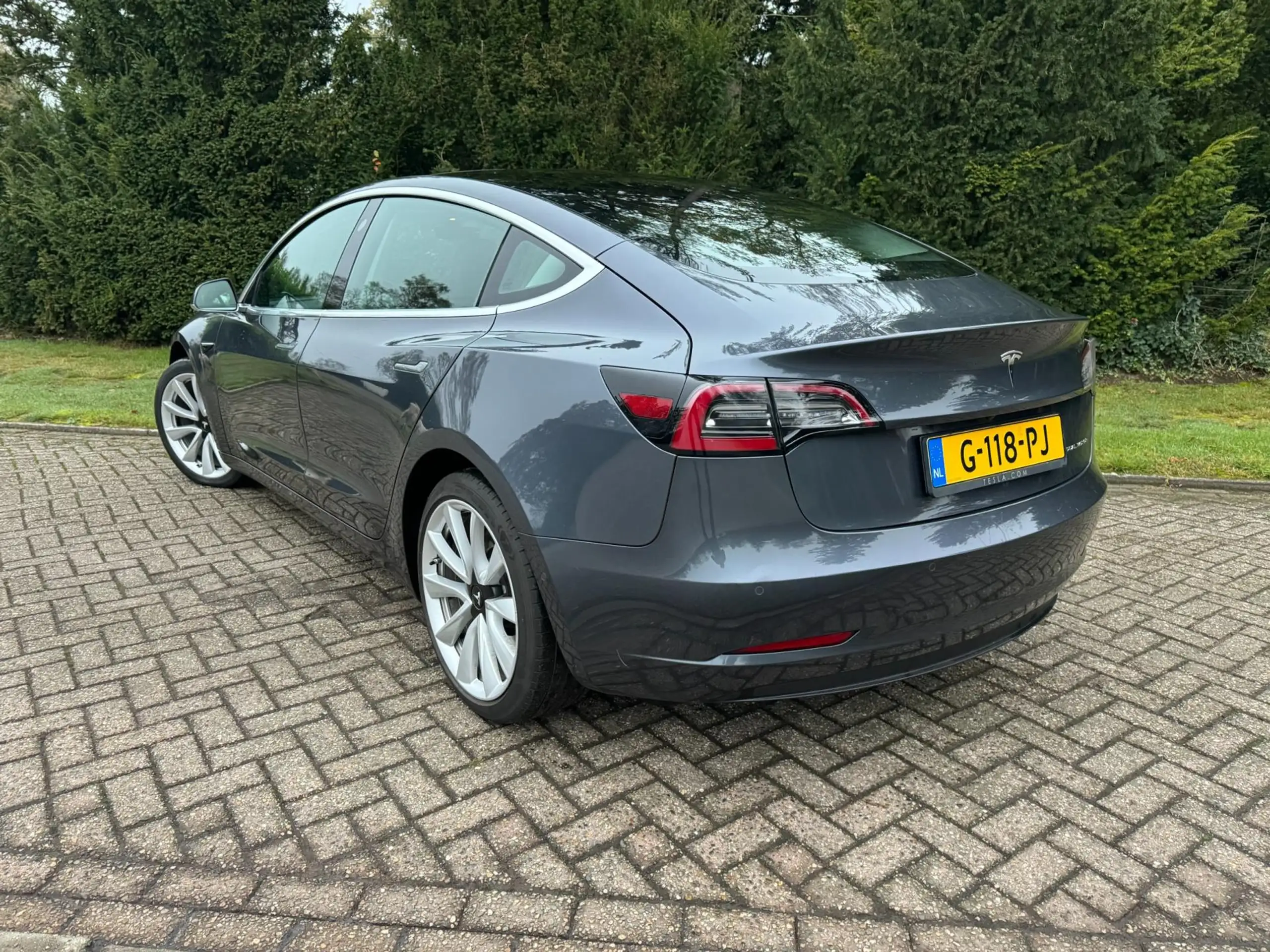 Tesla - Model 3